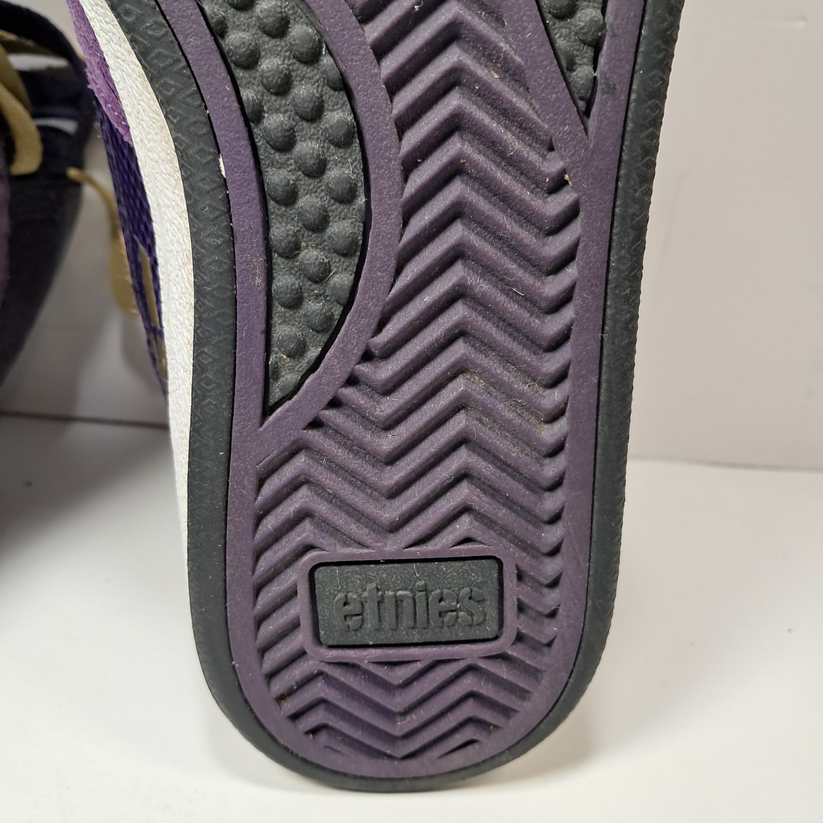 Vintage ETNIES High Top Skater Shoes Size 6.5 Ollie King, Purple & Gold