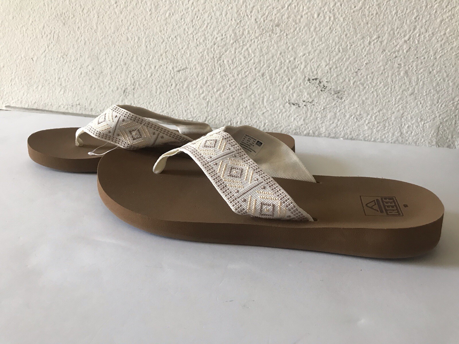 WOMEN’S REEF VINTAGE WHITE SPRING WOVEN FLIP FLOP BEACH/POOL SANDALS SIZE 10 NWT