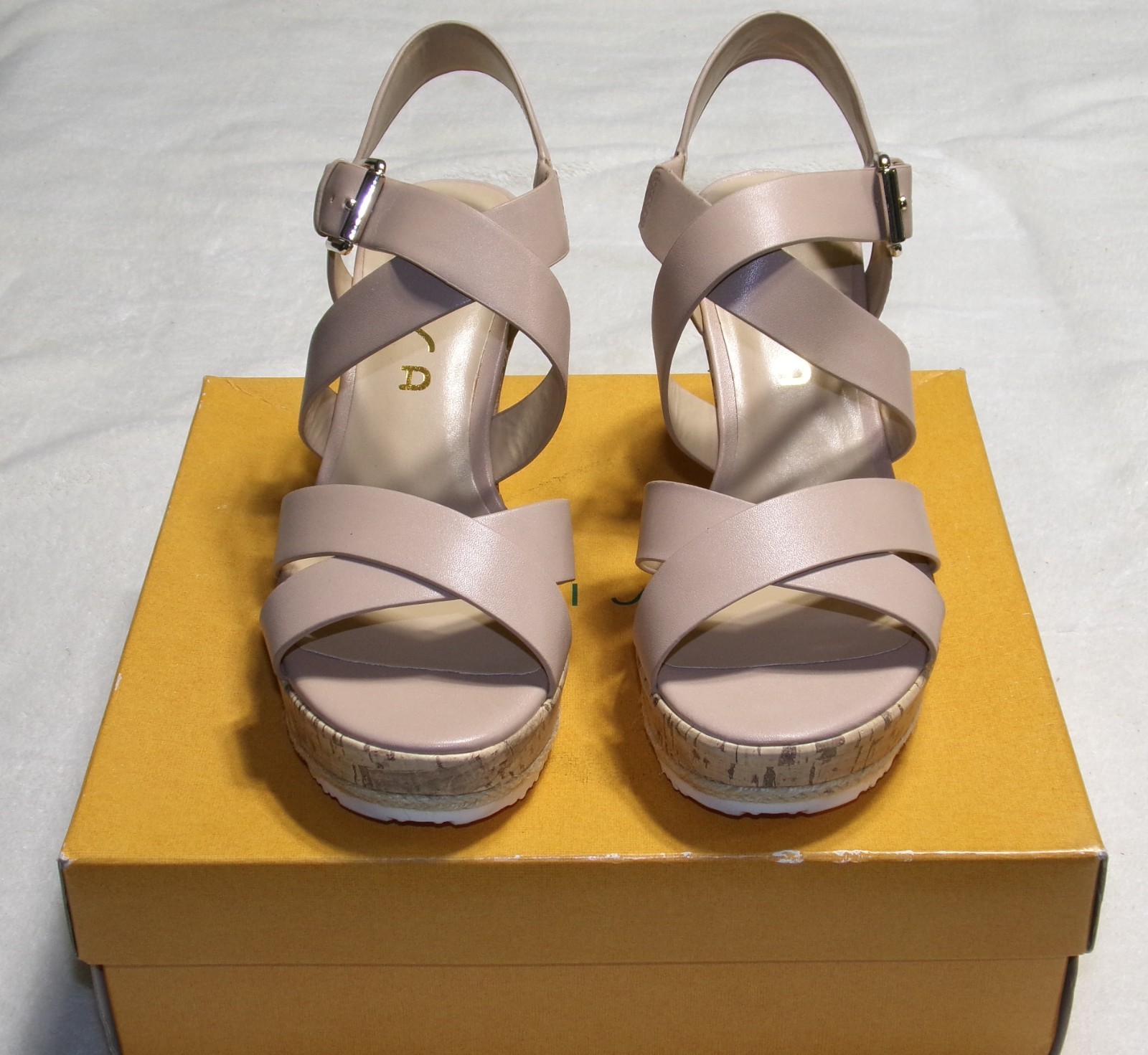 Unisa Women Light Pink Sandals Size 7 NEW