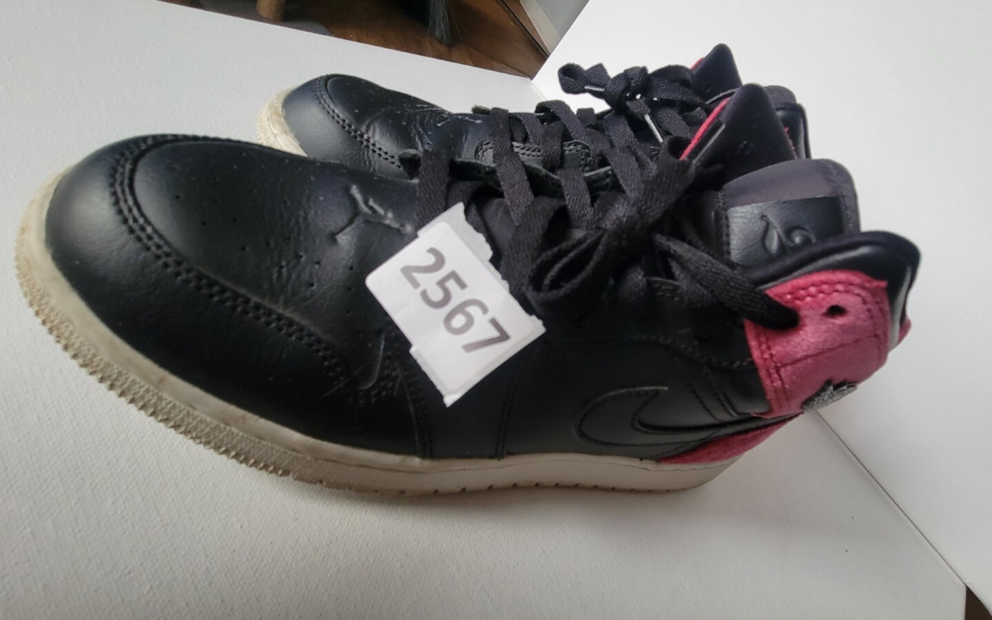 Size 6Y – Air Jordan 1 Mid Bow Black/Noble Red