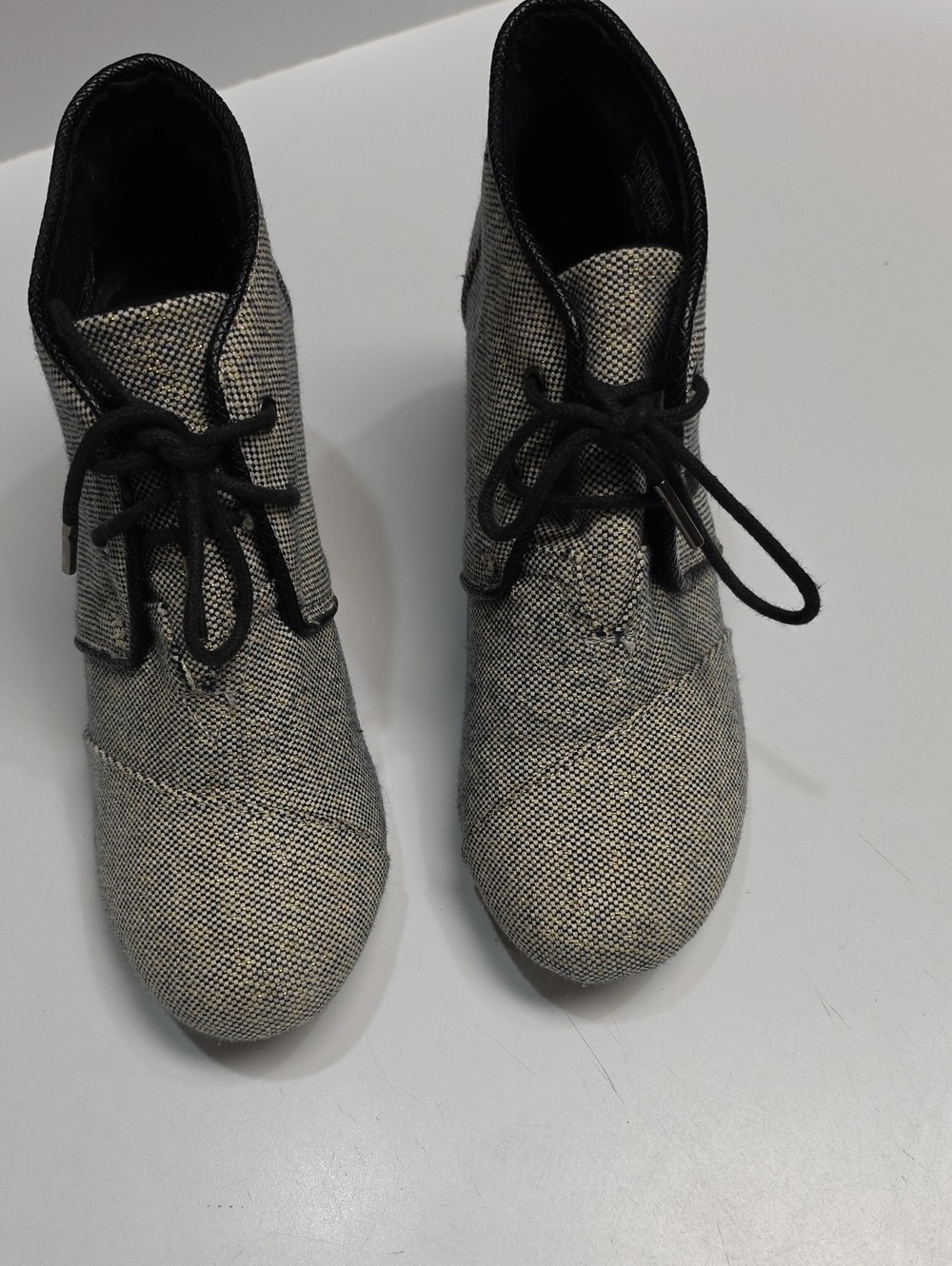 Tom’s Women’s Desert Wedge Lace-Up Ankle Boots in Black and Cream Size 7
