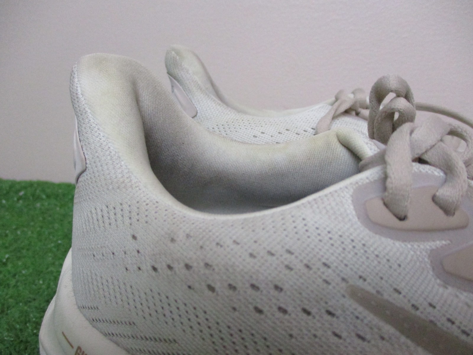Brooks Ghost 17 Womens Size 9.5 Medium B Grey Chateau Running Sneakers