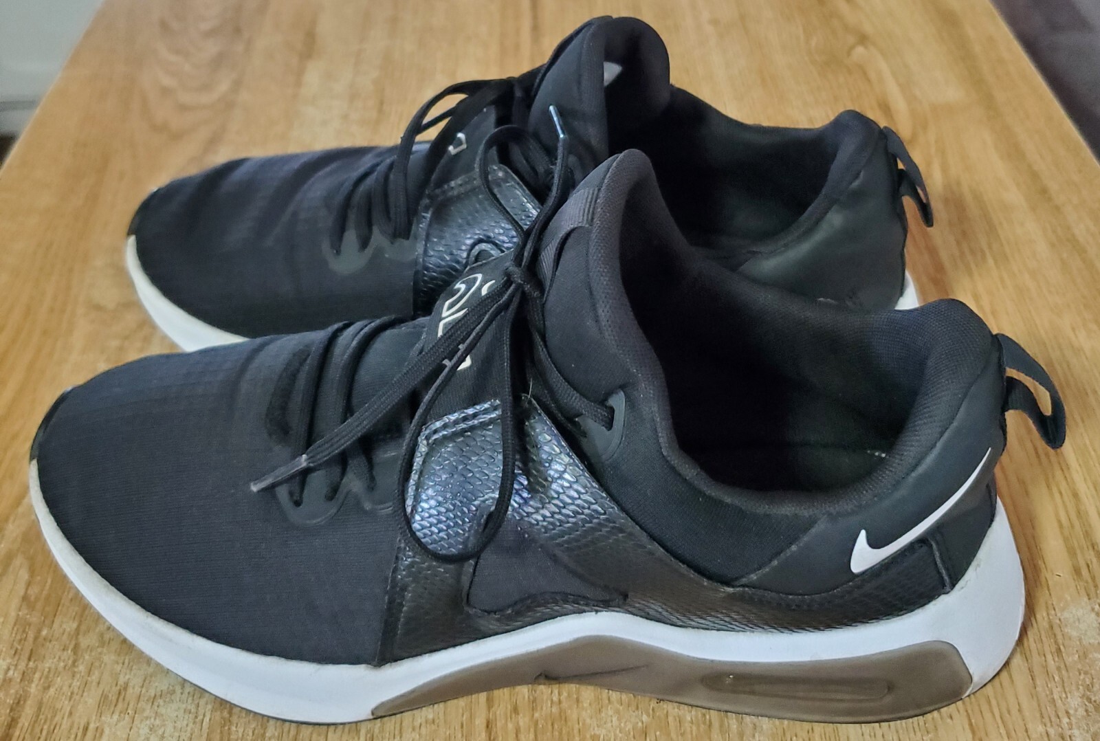 Nike Air Max 9.5 Women’s Bella Cross Train Shoe DD-9285-010 Black White Sole