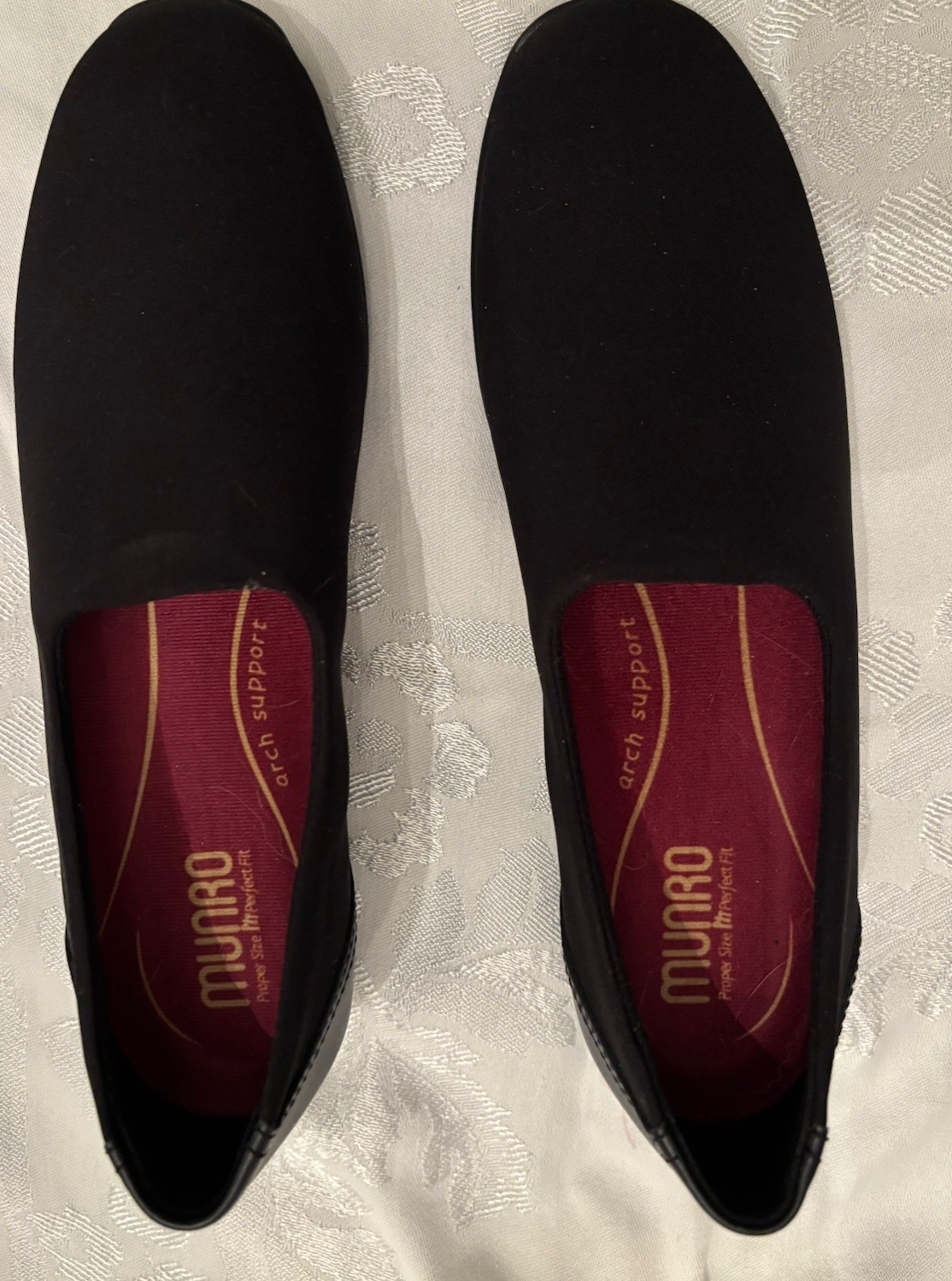 Munro Traveler Comfort Shoes Women’s Black Stretchy Classic Slip-On – 7 Narrow