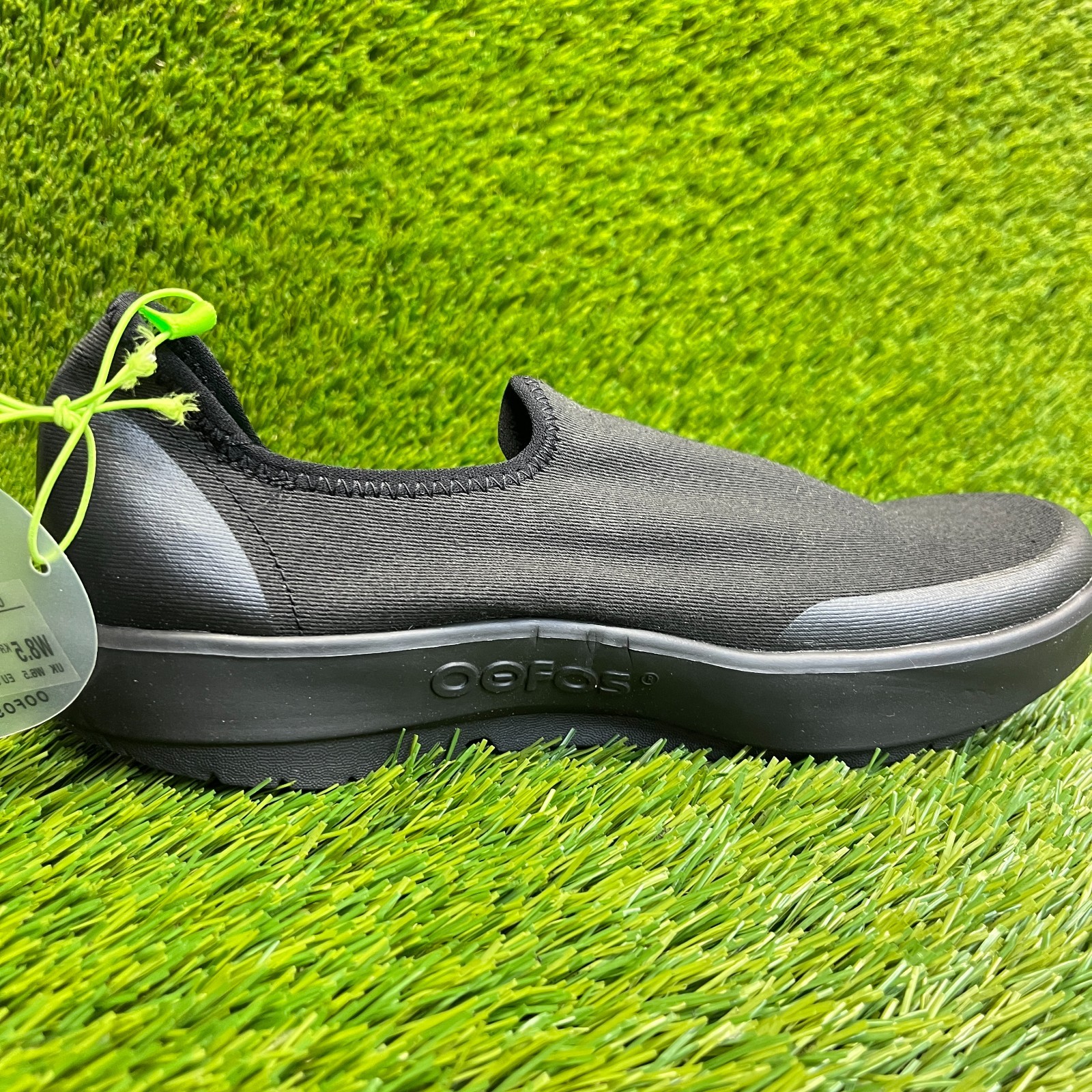 OOFOS OOmg EeZee Low Womens Size 8.5 Black Casual Walking Slip On Recovery Shoes