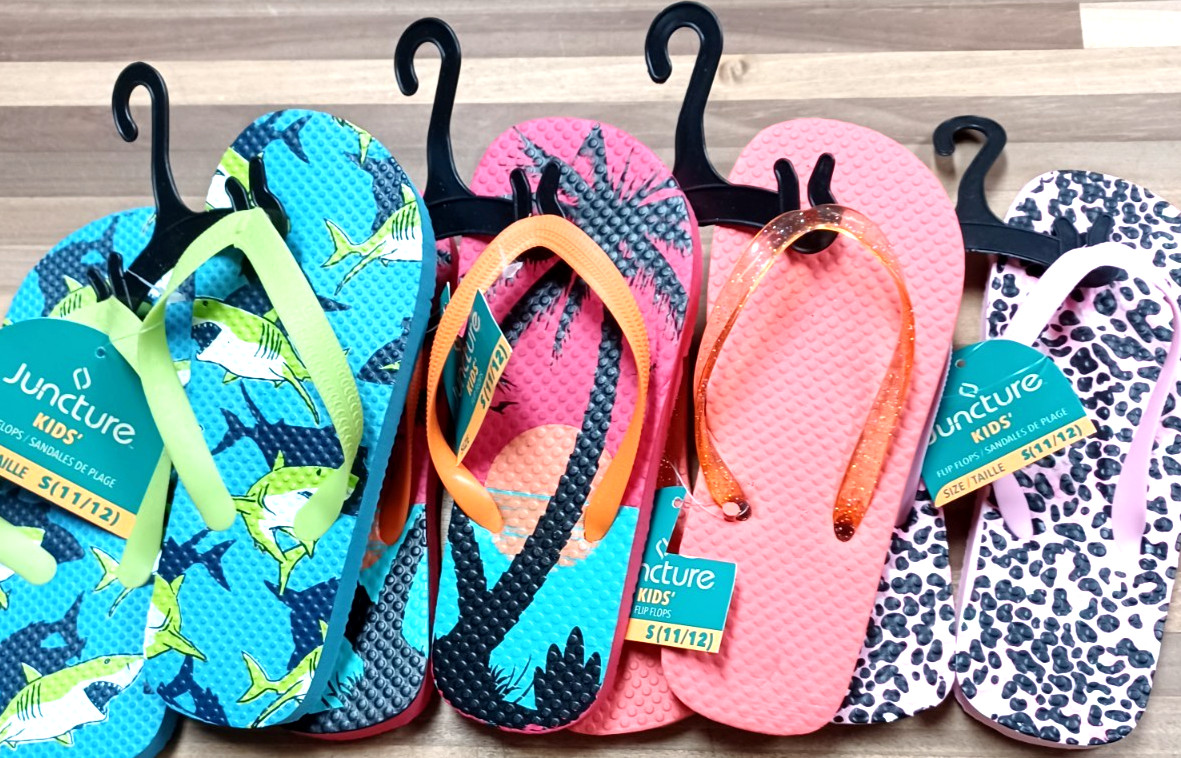 FOUR 4 PAIR FLIP FLOPS SANDALS SIZE KIDS-11/12 KIDS (STOCK #6)