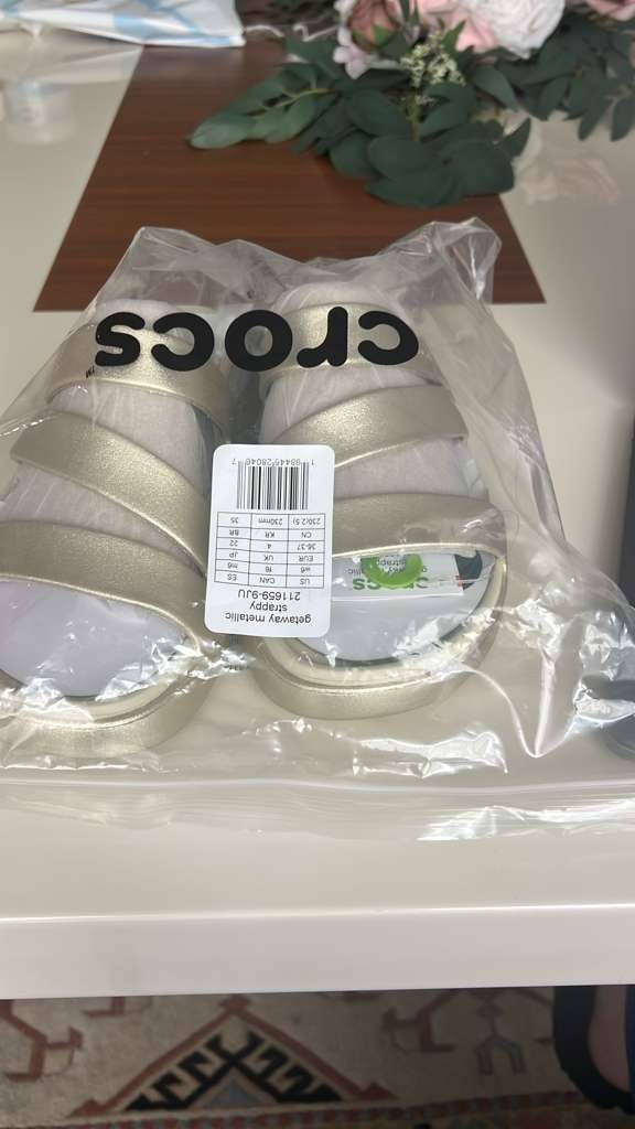 Crocs Getaway Metalic Strappy Size 6