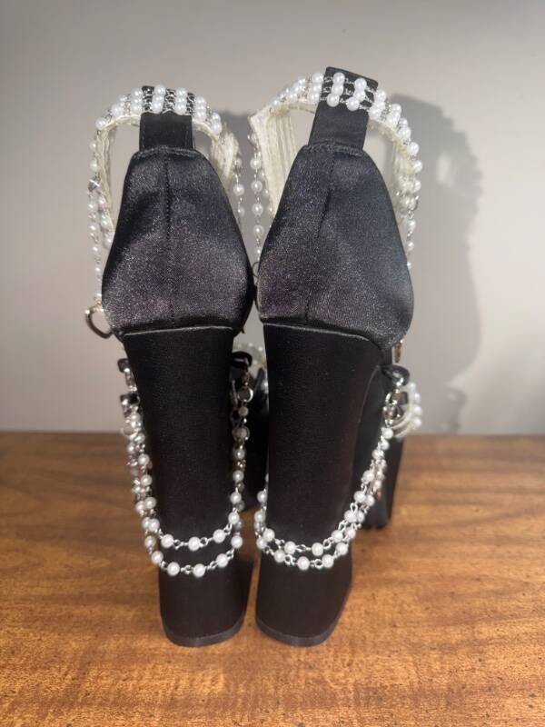 Women’s SUGAR THRILLZ Black «Revel» Beaded Charmed Platform Sandals-Sz 6-EUC