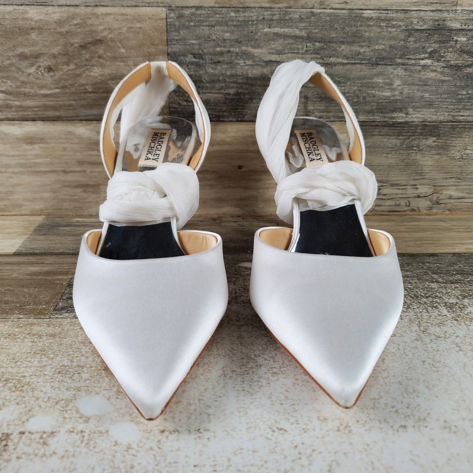 Badgley Mischka Blaze Womens Pump Sz 8.5 White Satin Leather Slip On Pointed Toe