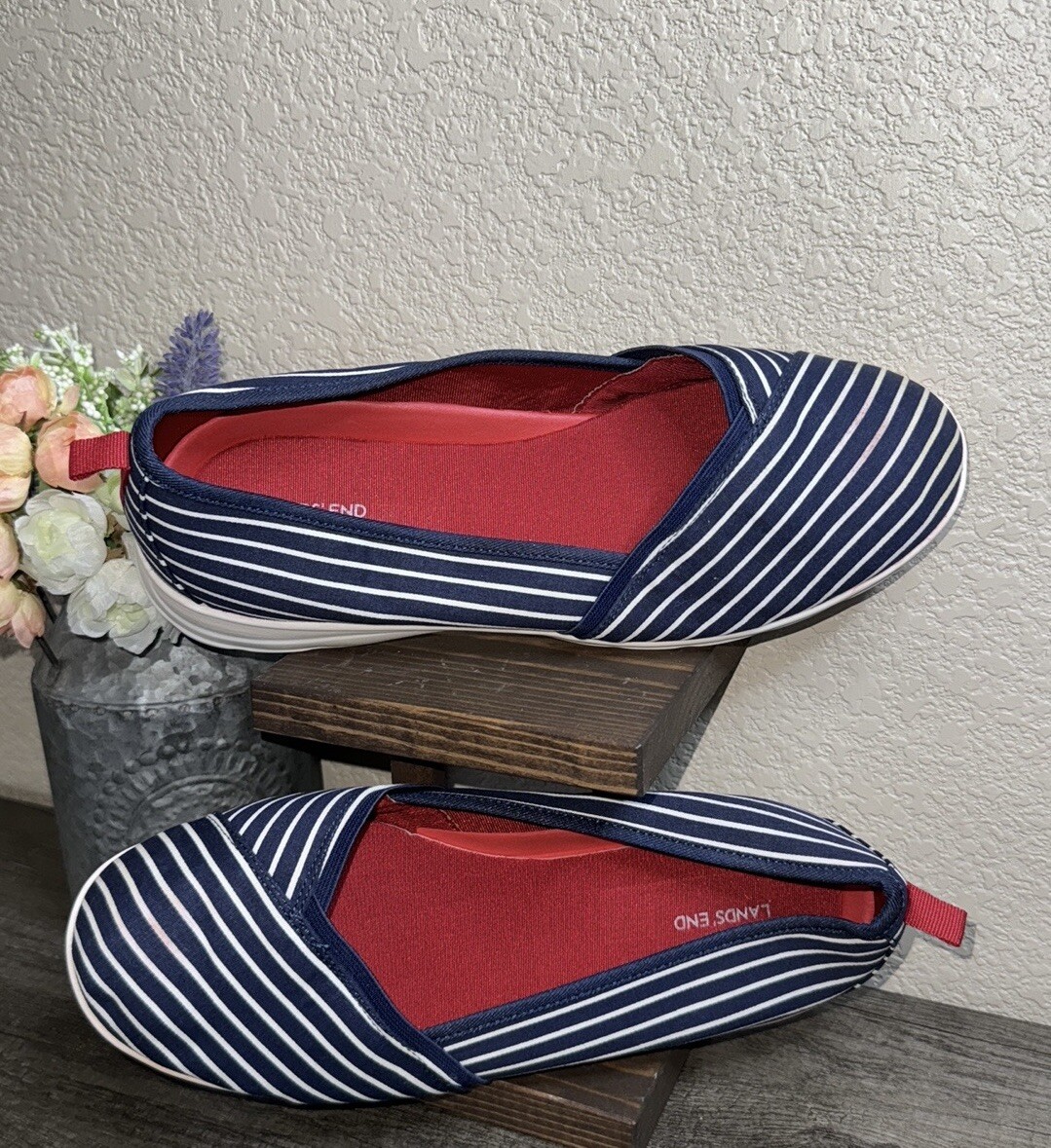 Land’s End Woman’s Deep Sea Navy Blue Stripe Lightweight Gatas Slip On Size 9.5D