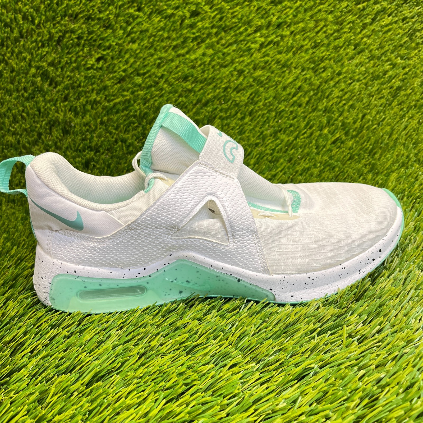 Nike Air Max Bella TR 5 Womens Size 6.5 White Athletic Running Shoes Sneakers