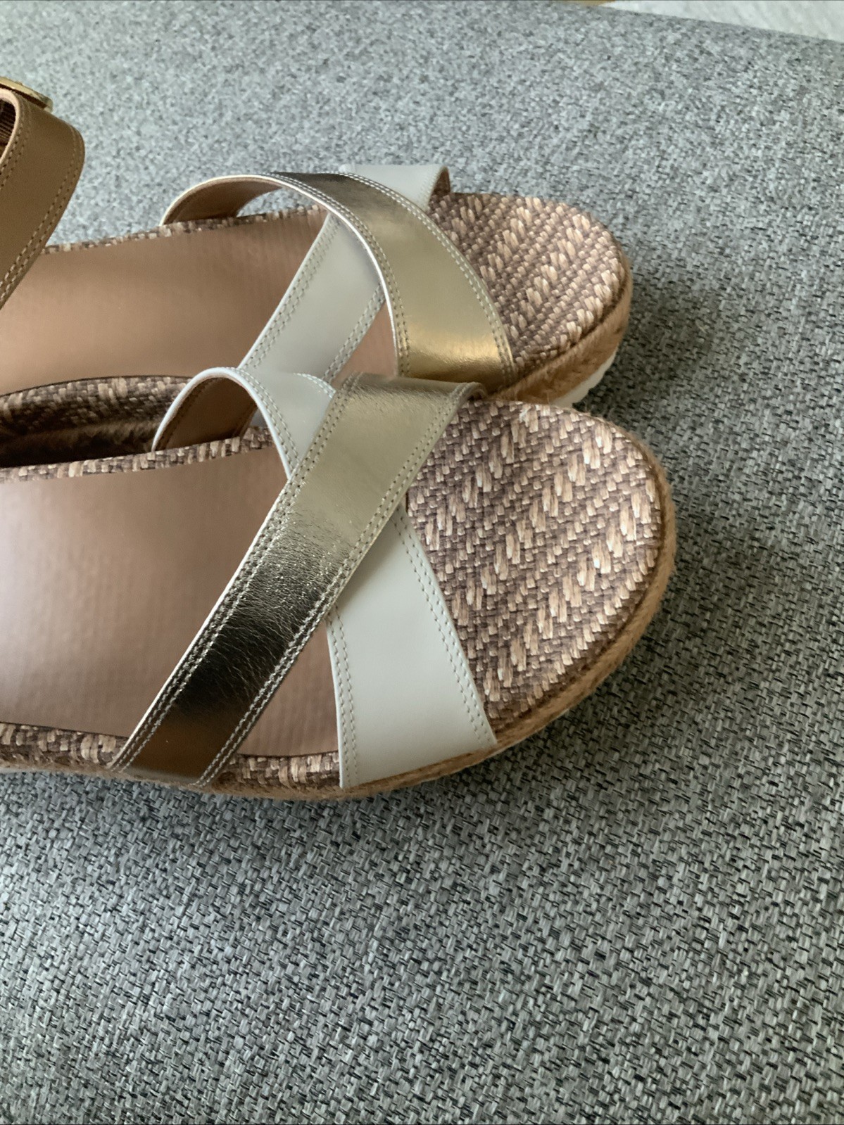 Vionic Women’s Mar Ankle Straps Heeled Sandal 9.5 Camel Gold White