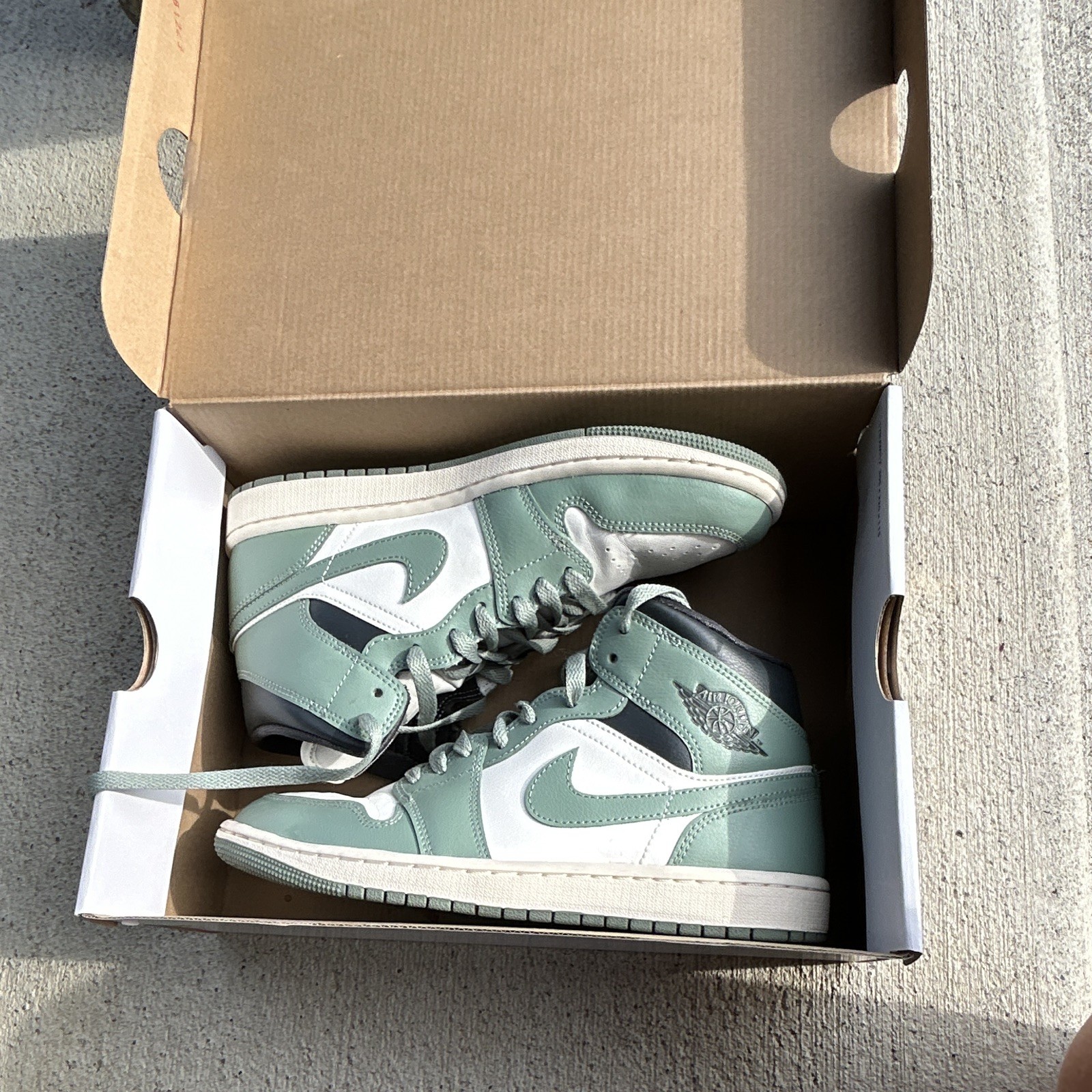 Jordan Air Jordan 1 Mid Jade Smoke Green/White Colorblock Leather BQ6472-130