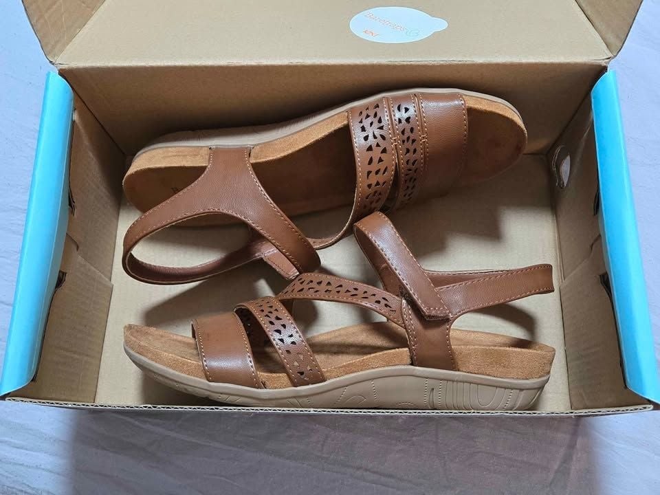 NEW!!! Women’s Baretraps Jinna SandalsSize 6.5