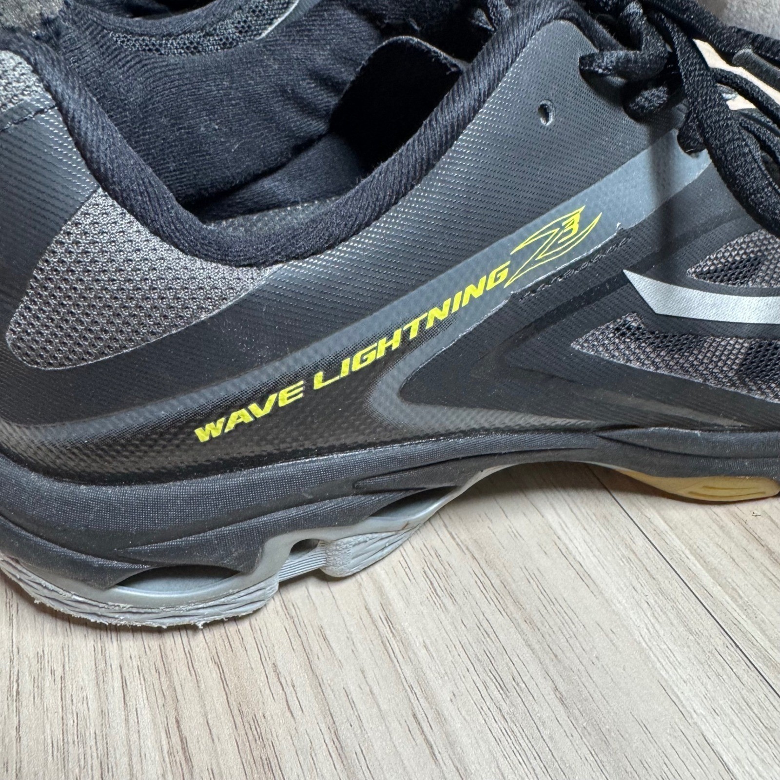 Mizuno Wave Lightning Z3 Volleyball Shoes Womens 9 Black Silver Court Shoes