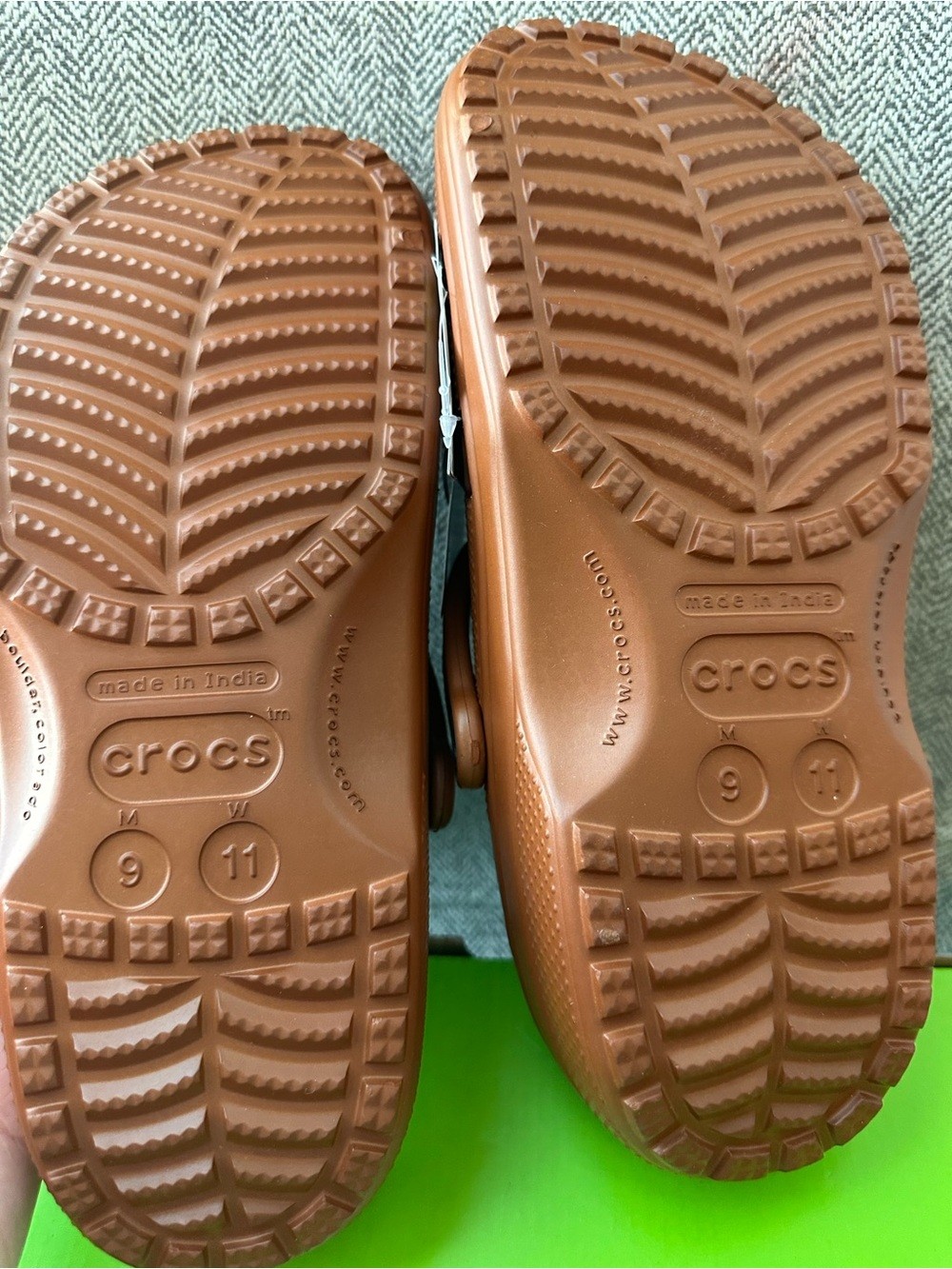 CROCS Classic Clog in Cognac