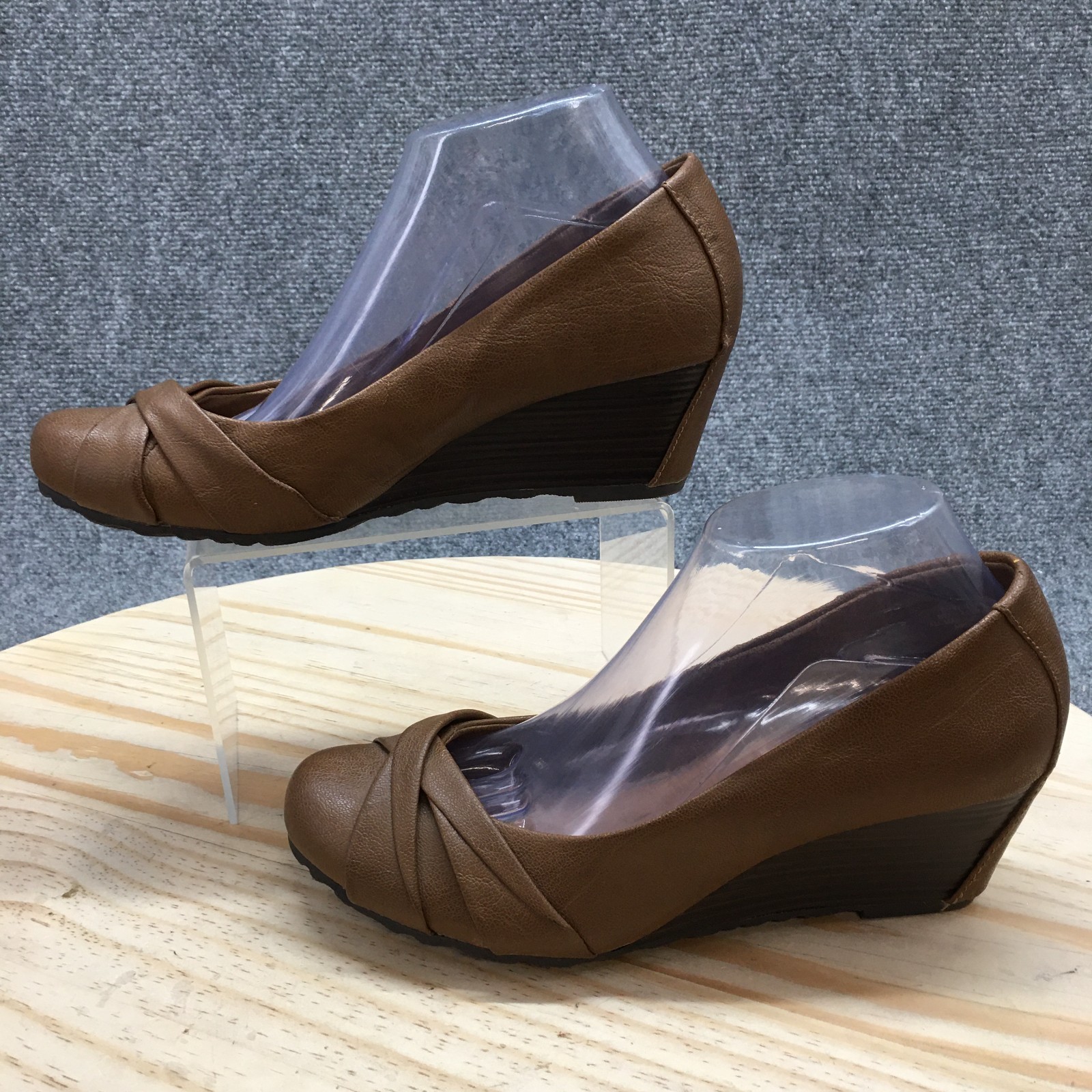 Yuu Shoes Womens 9.5 M Bryann Pump Brown Faux Leather Casual Comfort Wedge Heels