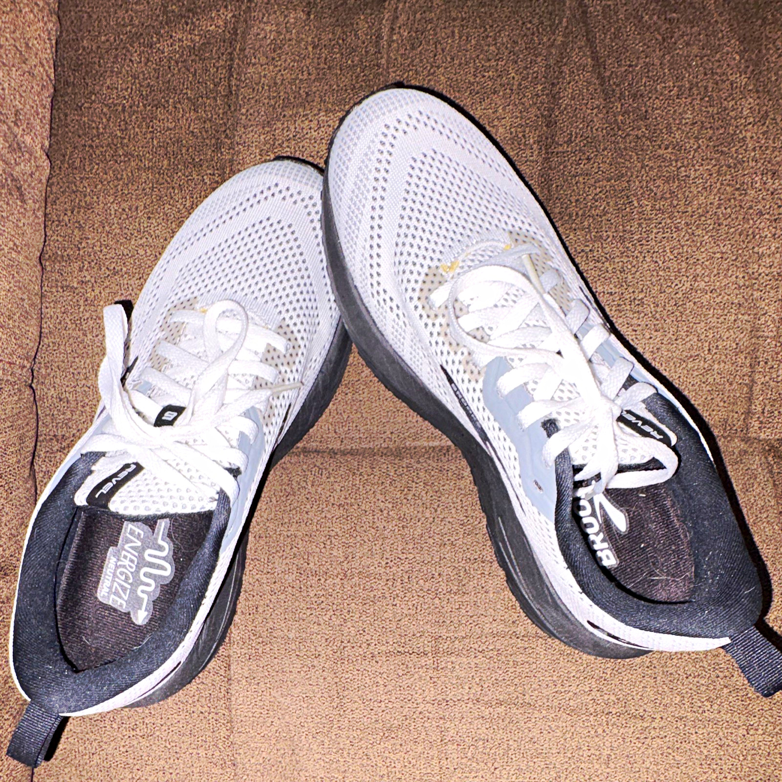 Brooks Revel size 9 Low Top Lace-Up Knit Sneakers White/Black womens