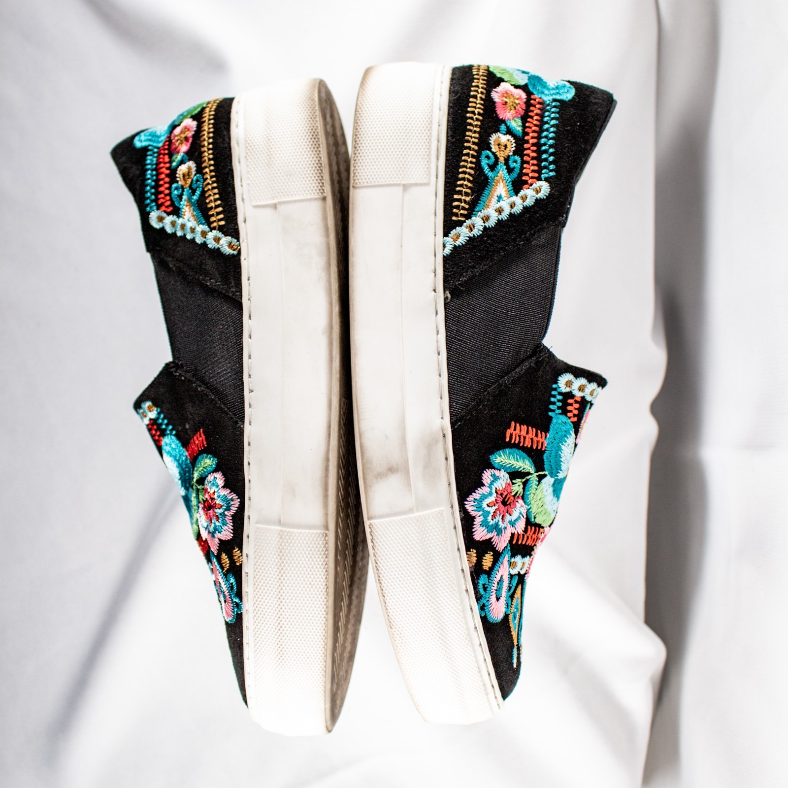 JOHNNY WAS Multicolor Floral Butterfly Embroidered Women Sneaker Shoes Size 8