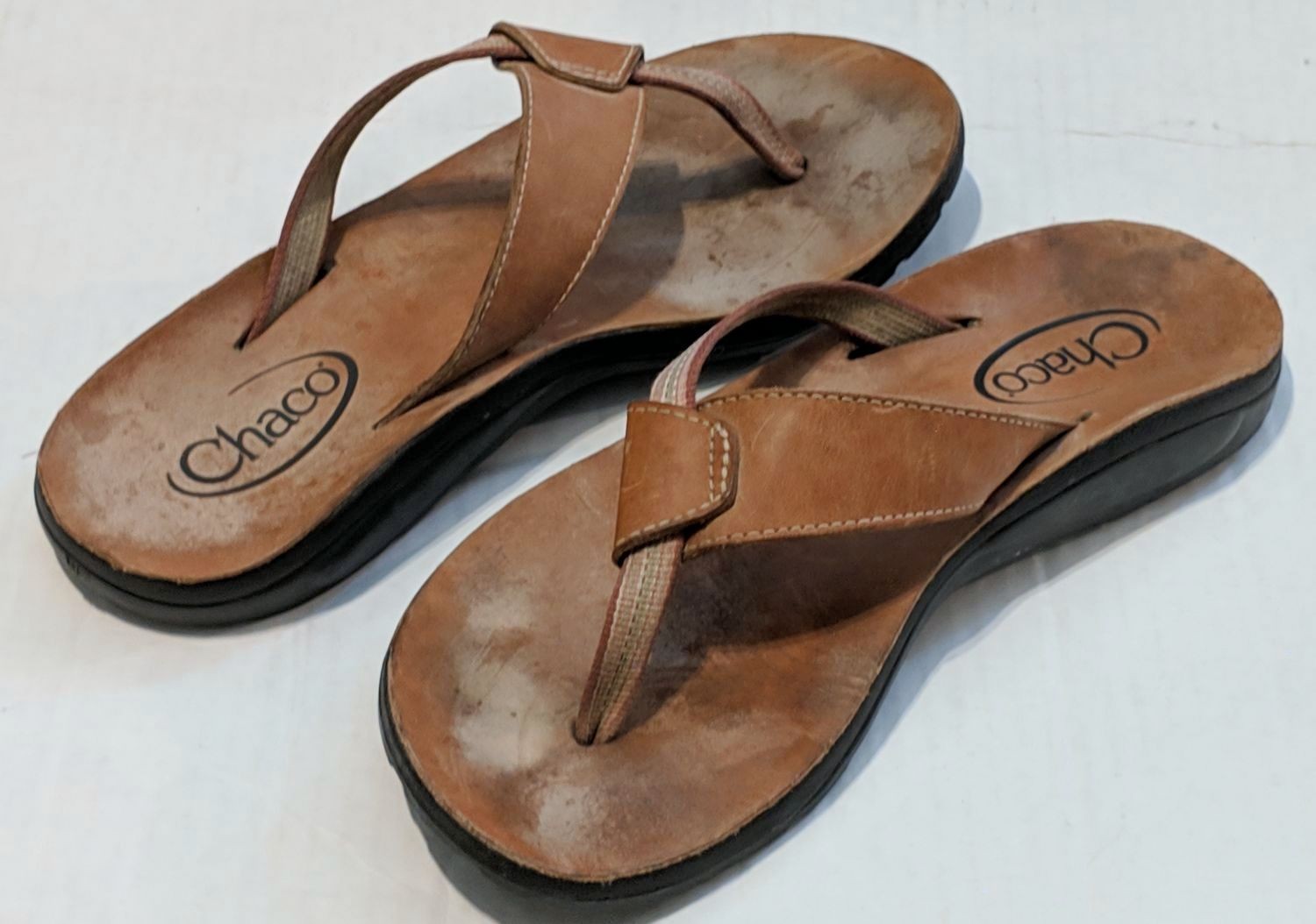 CHACO Brown Thong Flip Flop Sandals Womens Shoes MISMATCHED Left is 7/Right is 8