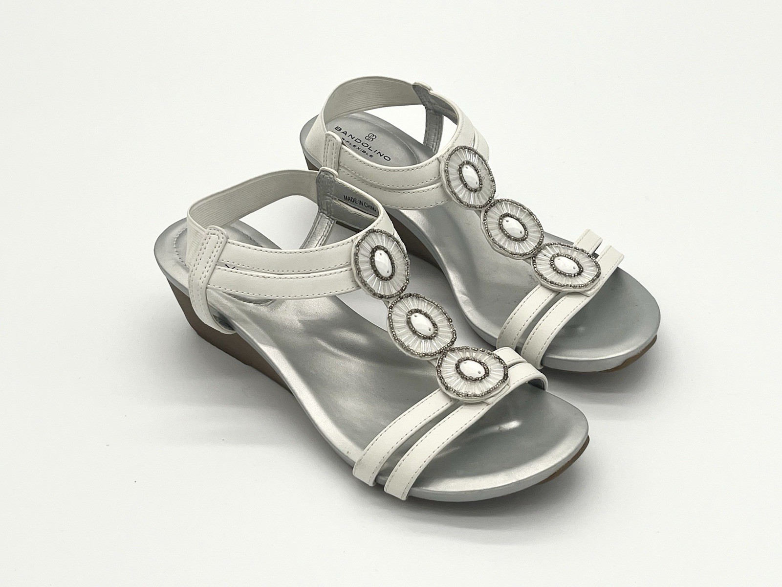 Bandolino B-Flexible White Silver Wedge Sandals Beaded Rhinestone Medallion 7.5M