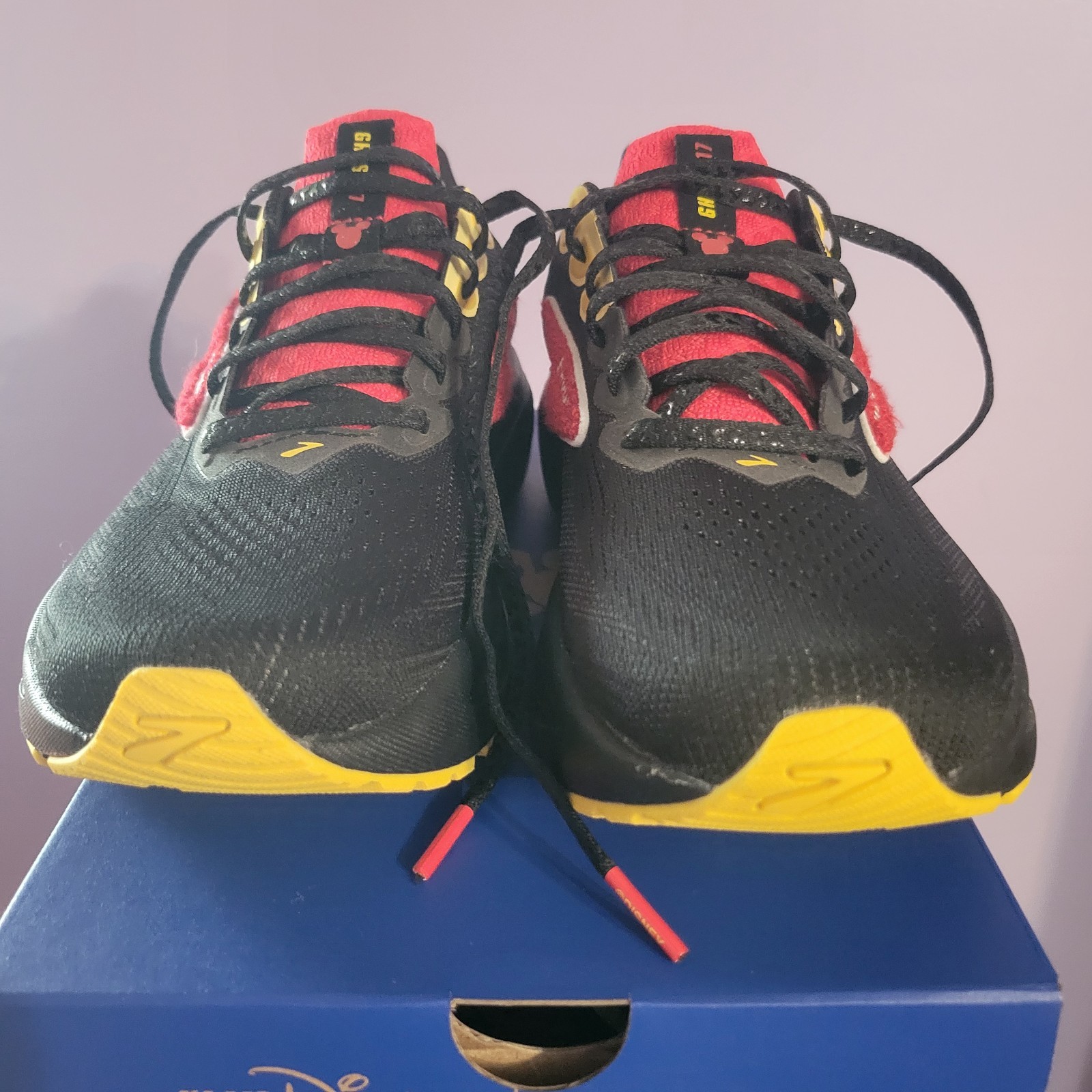 Size 9.0 – runDisney x Brooks Ghost 17 Mickey Mouse Women