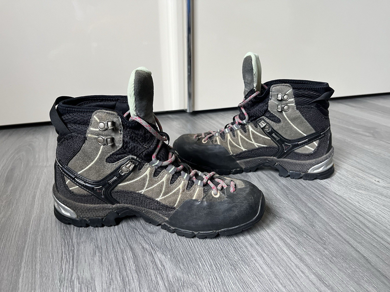 Salewa TRAINER MID GTX Розмір EU38 1/2 insole 24.5 cm ,US 7 1/2 ,UK 5 1/2