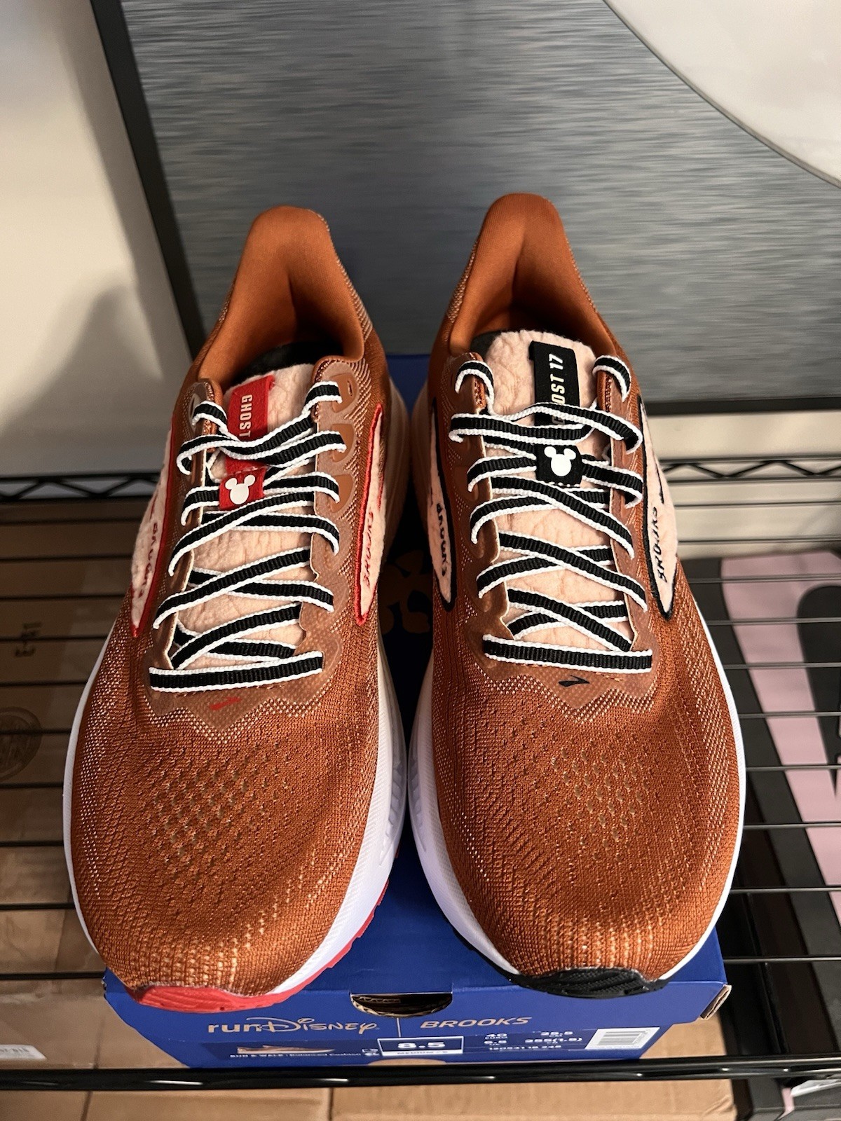 Brooks X Run Disney Ghost 17 Chip ‘N Dale New Limited Edition – Size 8.5W