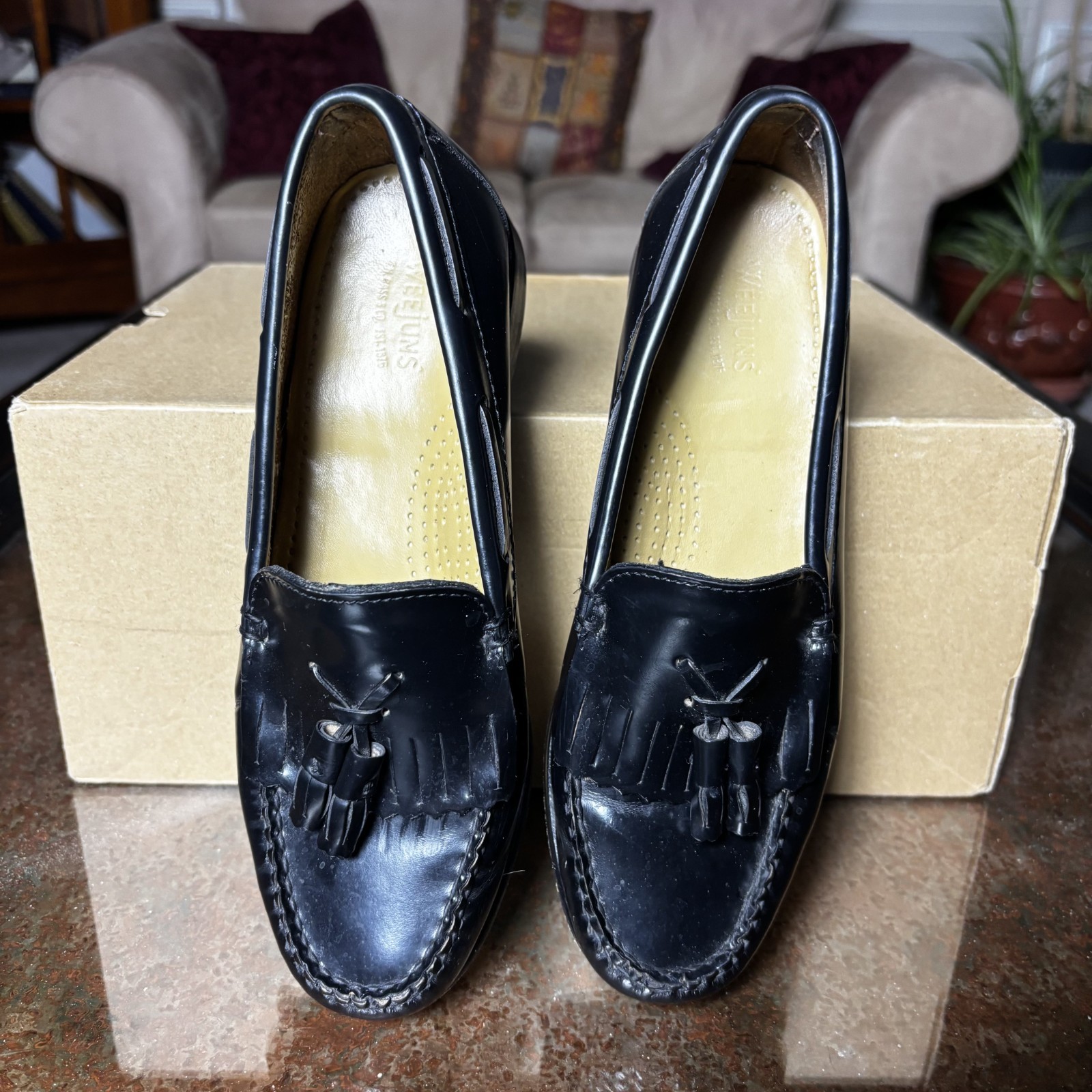 GH Bass Weejuns Penny Loafers Womens Size 5.5 Black Leather Tasseled Classic