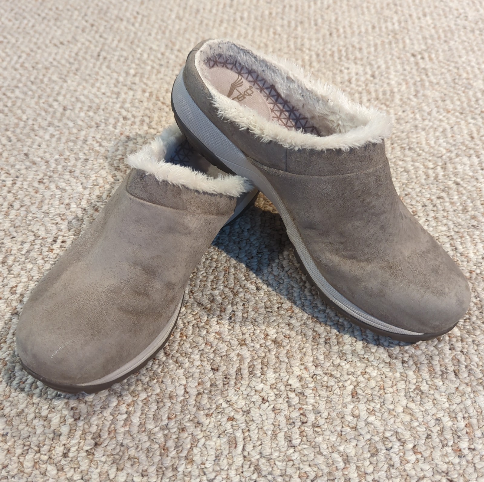 Dansko Parson Suede Clogs Womens EU 39 US 8.5-9 Tan Waterproof Vibram