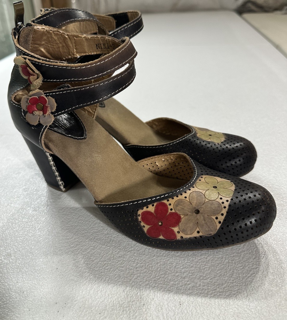 L’Artiste by Spring Step Women’s Niki Shoes Women’s 38 Floral Block 3” Hill