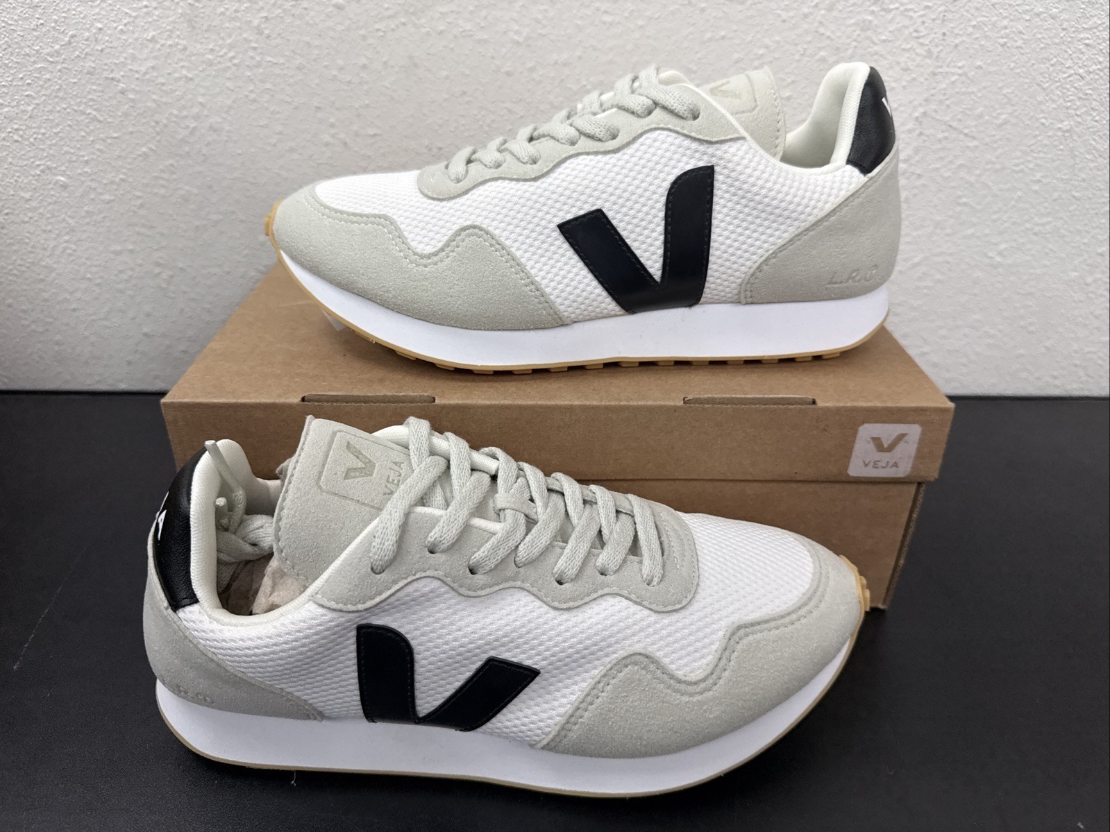 VEJA SDU Rec Alveomesh Low Top Shoes Unisex W8 M6 White/Black/Natural