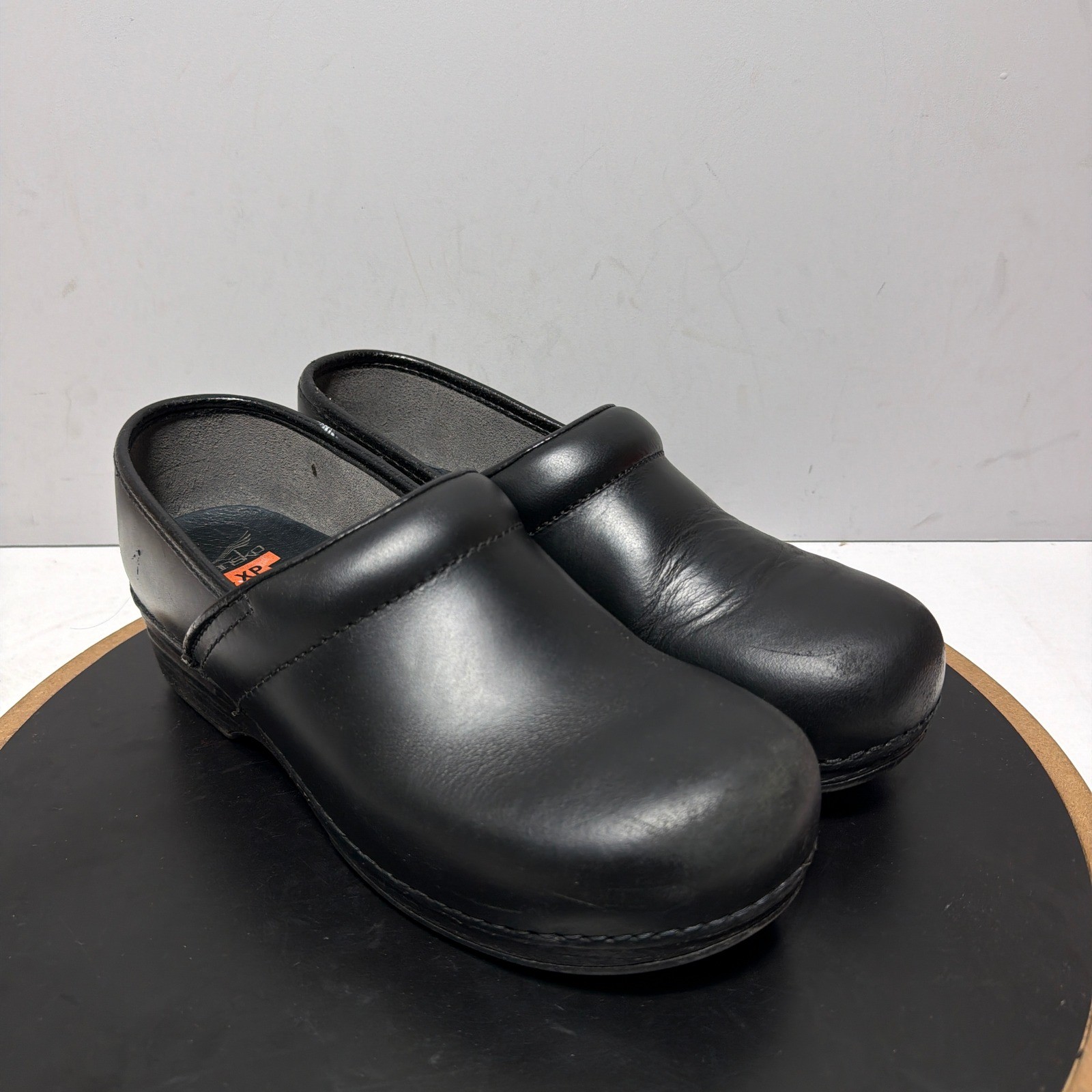 Dansko XP Professional Clogs Women Size 41 Slip Resistant Black Leather Workwear