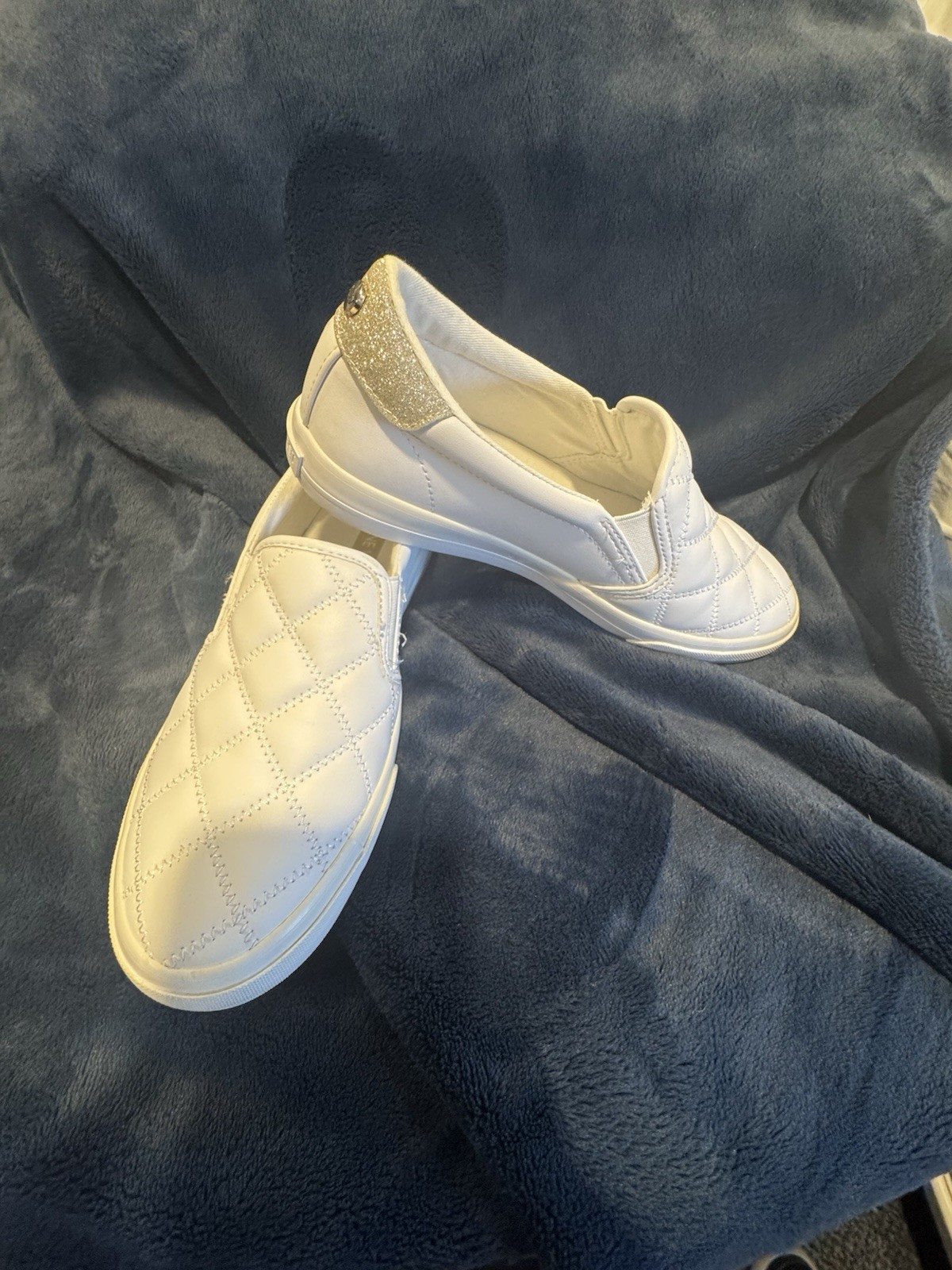 Nine West WNLALA3 White Quilted Slip-On Sneakers – Women’s Size 7M – Gold Accent
