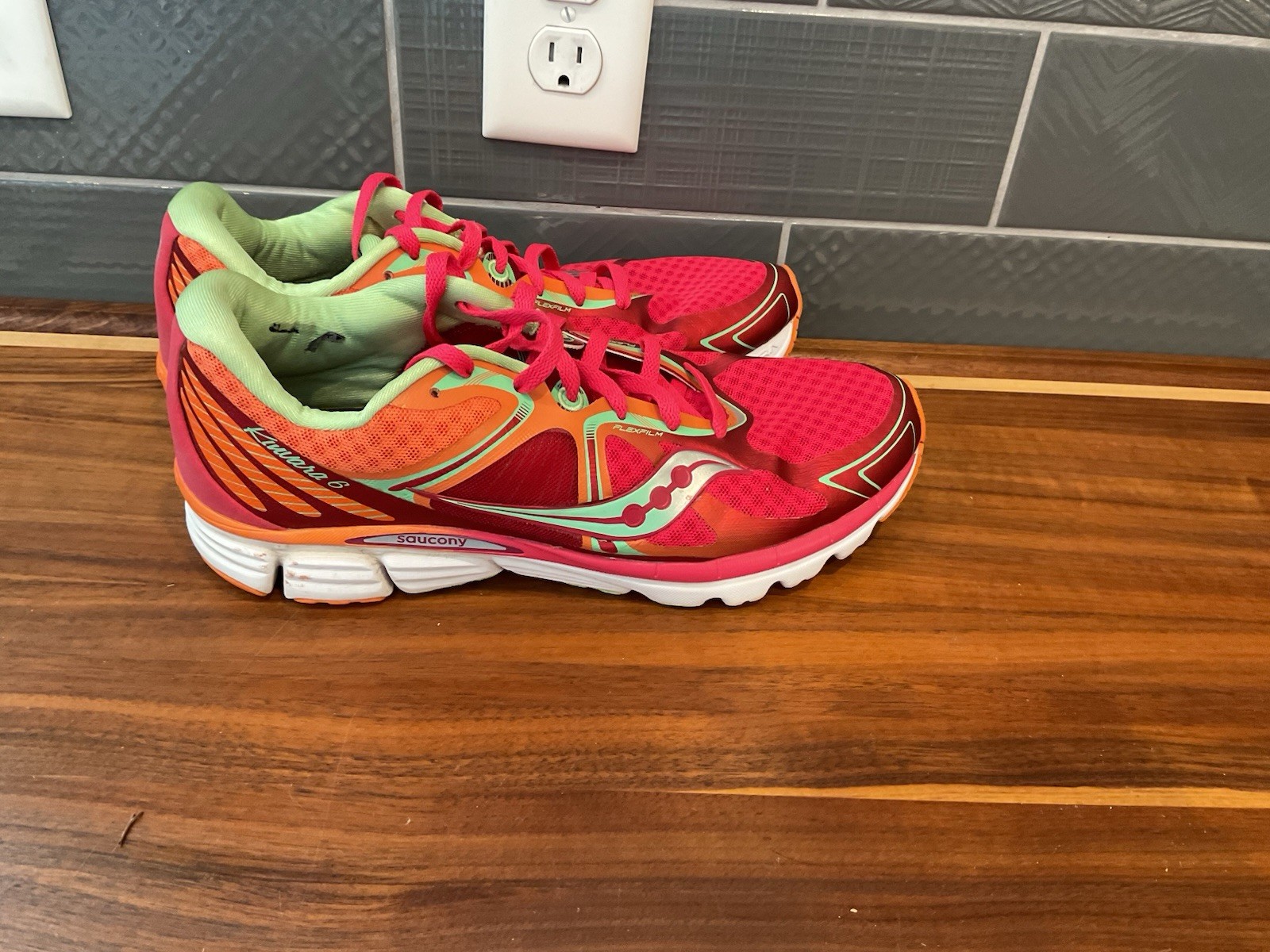 Saucony Kiara 6 Pink Orange Running Shoes Trainers 12 44.5