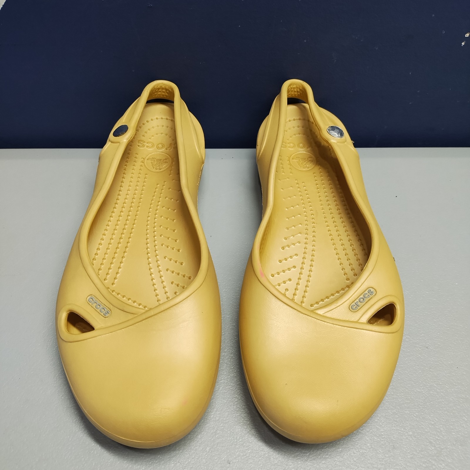 Crocs Croslite Slingback Sandals Womens 10 Tan Cutout Embellished Almond Toe