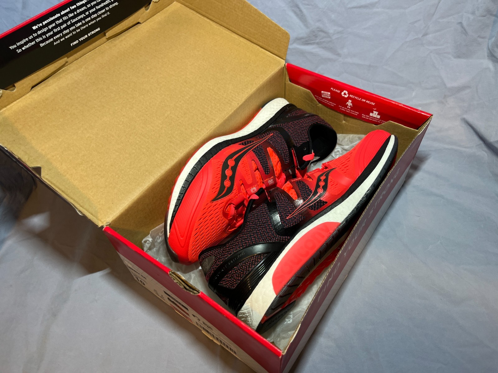 SIZE 10 US Saucony Women’s Running Shoes Liberty ISO Everun Lace Up S10410-2