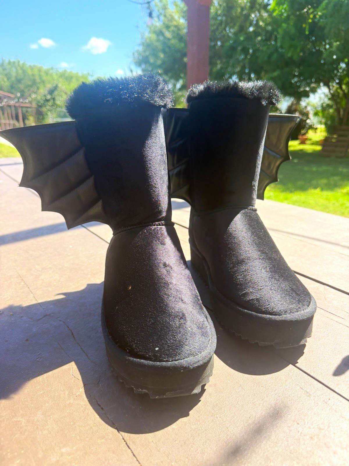 Dolls Kill Women’s Black Ankle Bootie Round Toe Faux Fur Trim Bat Wing 8