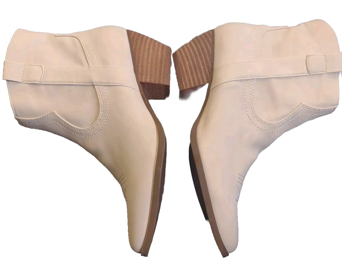 Dolce Vita Western Boots Woman’s 8.5 Ankle Beige Smooth Faux Suede Cowboy Shoes