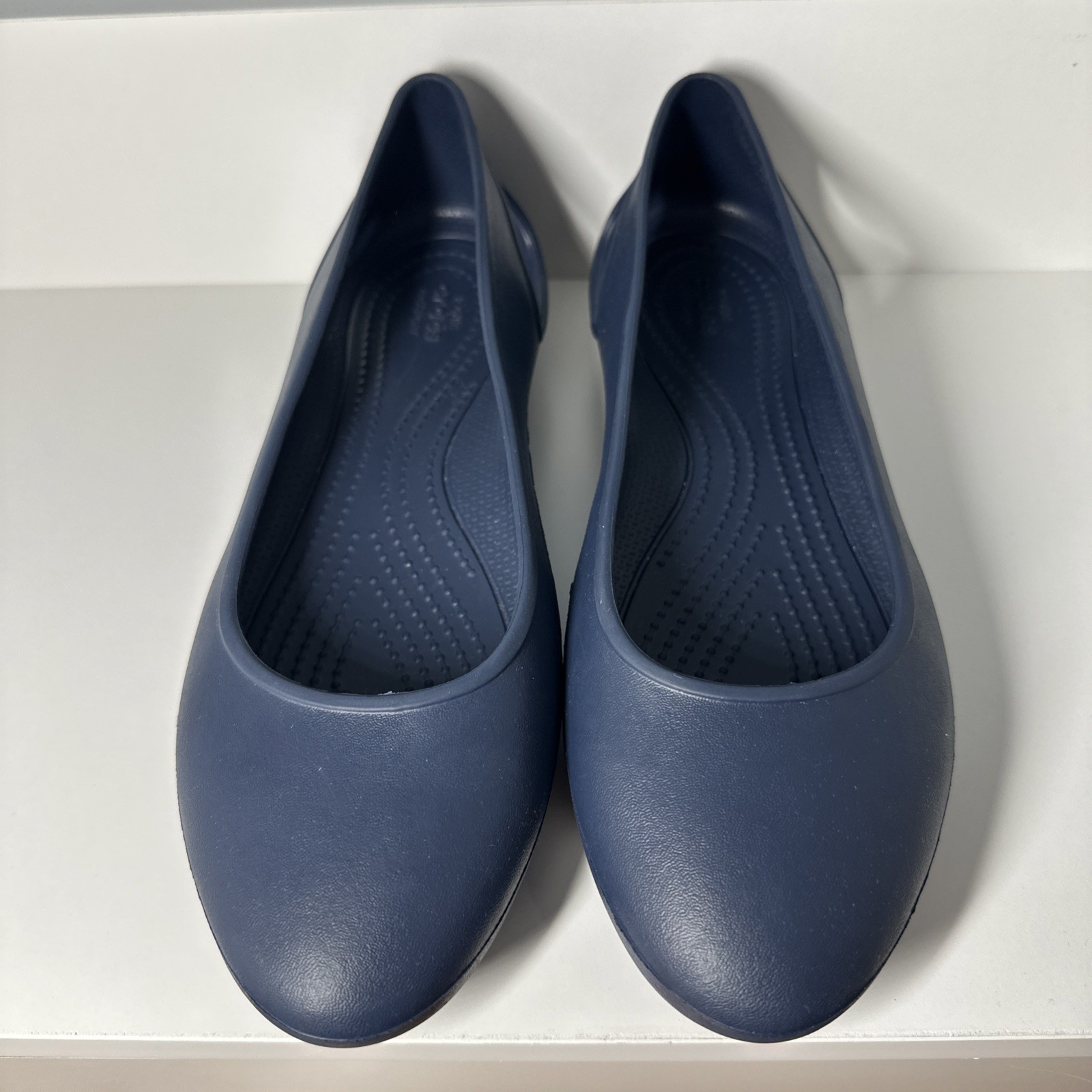 Crocs Women’s Laura Standard Fit Ballet Flats Size 8 Slip On Shoes Navy Blue