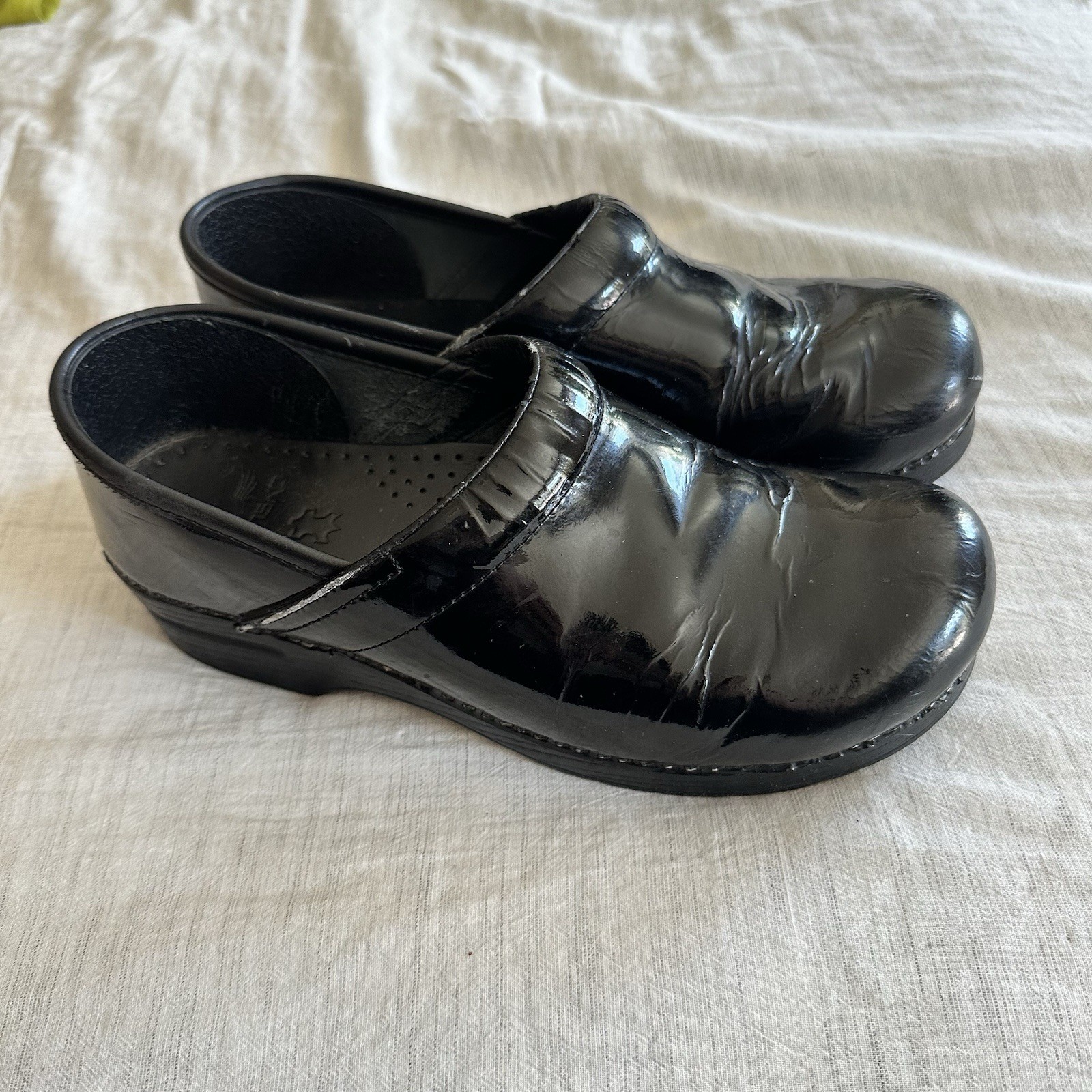 Dansko Womens Slip On Clogs Size 41 Black Patent Leather Workwear Comfort Casual