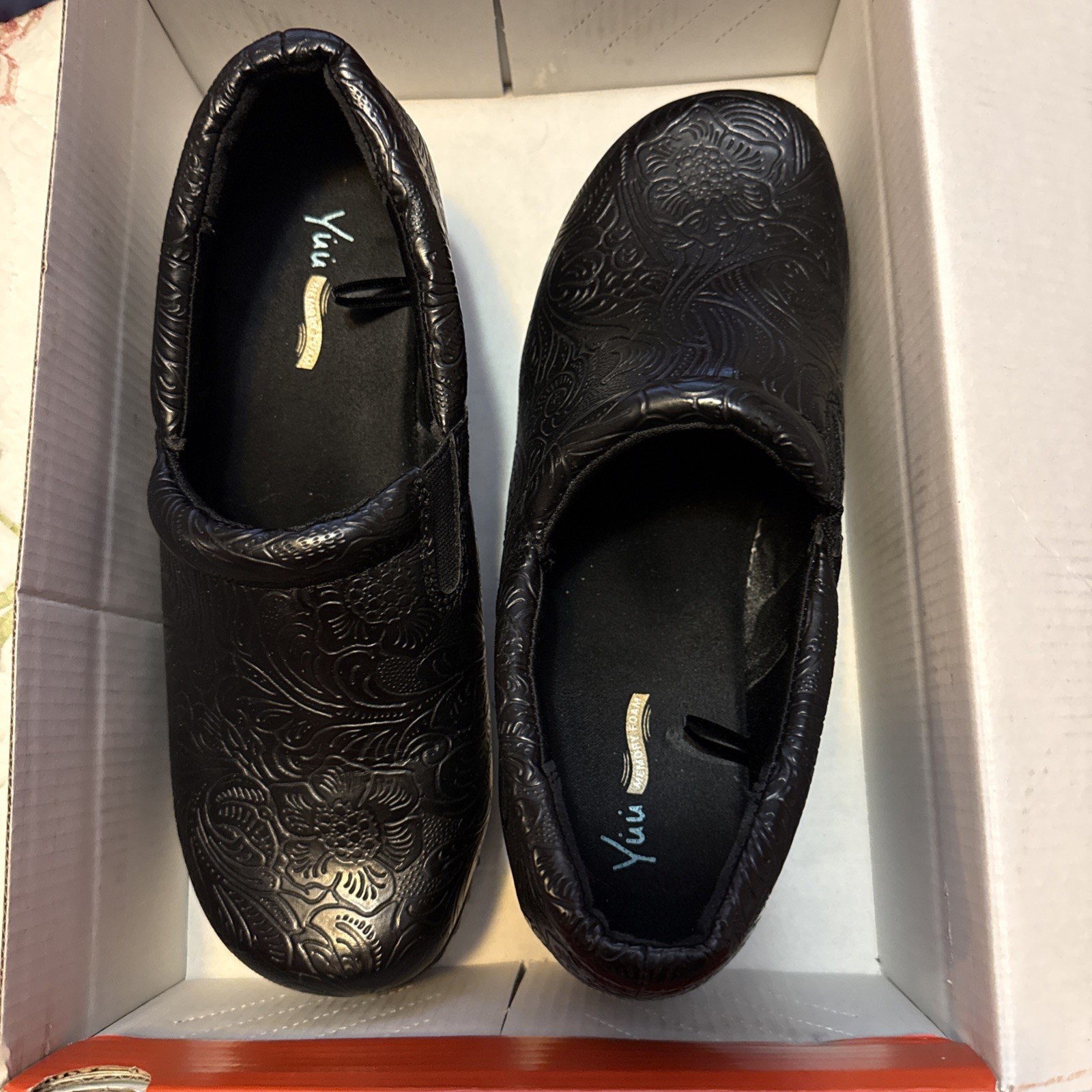 YUU Womens Clogs Black 7.5W Shoes Bethanee Slip On Embossed Comfort *NIB*