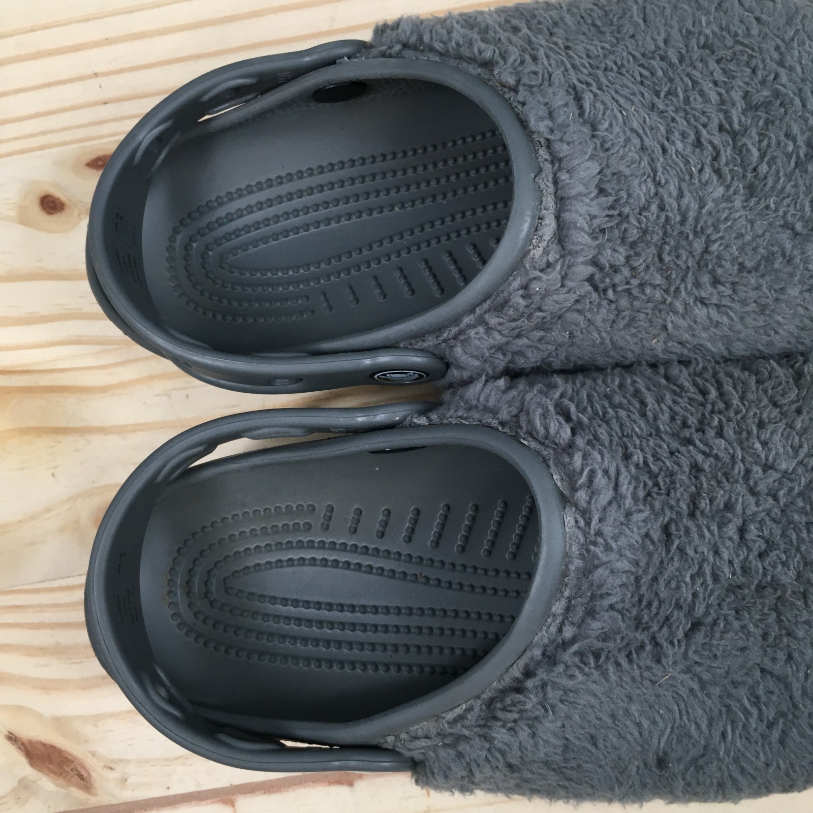 Crocs Shoes Mens 4 Womens 6 Classic Fuzz Mania Clog Gray Faux Fur Comfort Logo
