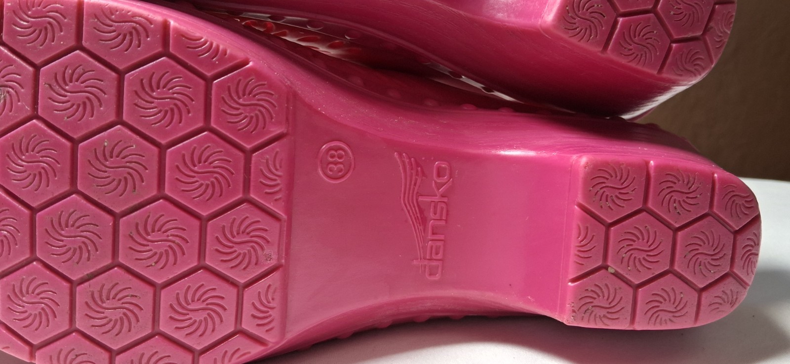 Dansko Pippa Clogs Womens Size 38 Hot Pink Molded Jelly Heeled Mules US Sz 7.5
