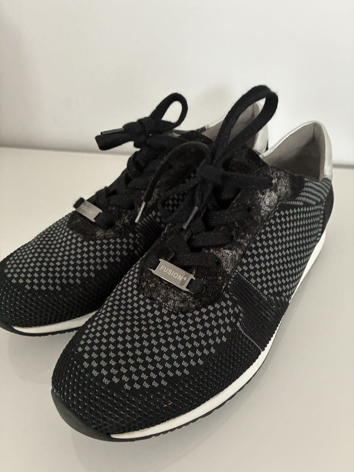 ARA Womans Fusion 4 Sneakers Size 7.5 Black Woven Fabric/Leather Lilly Dynergy