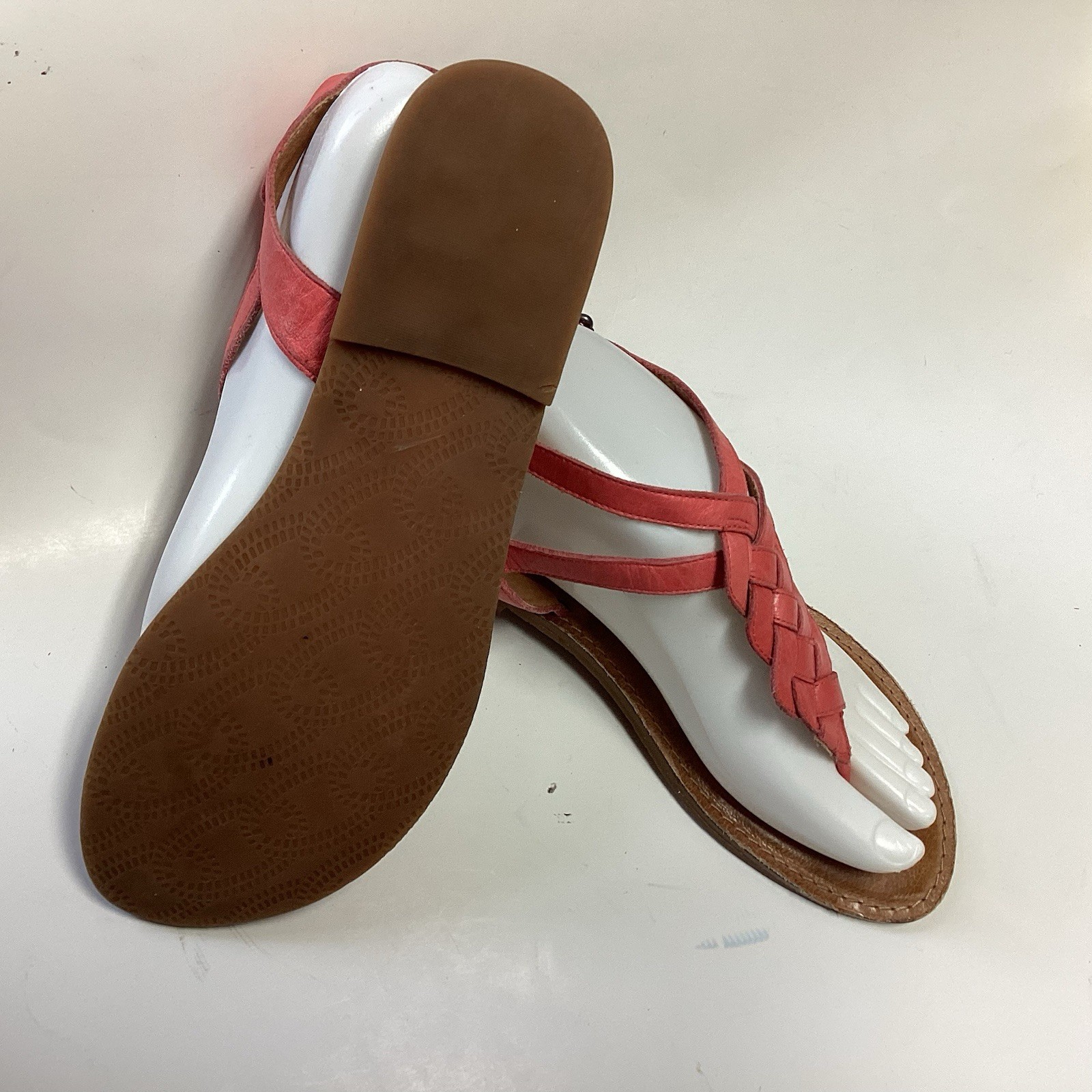 Nurture Sandals Womens Size 9.5M Double Buckle Thong Salmon Coral Leather Uppers