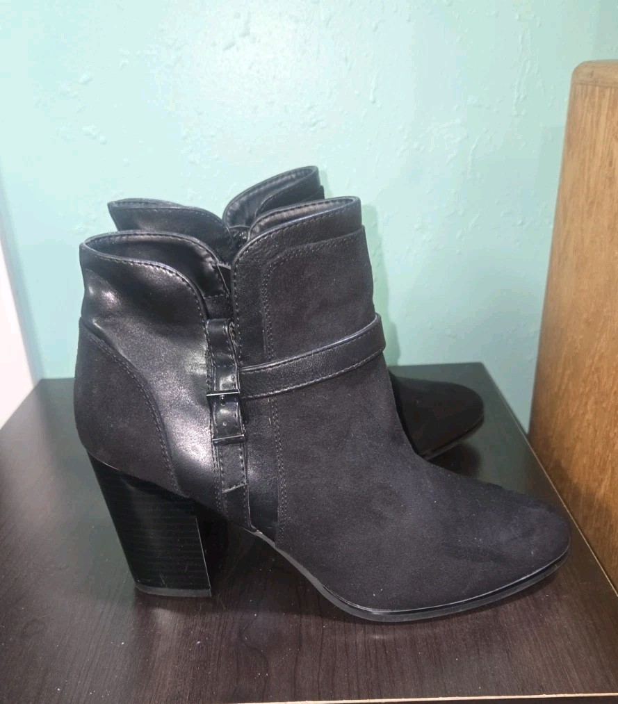 Kelly & Katie Divia Black Ankle Booties Block Heel Side Zip Size 9.5M