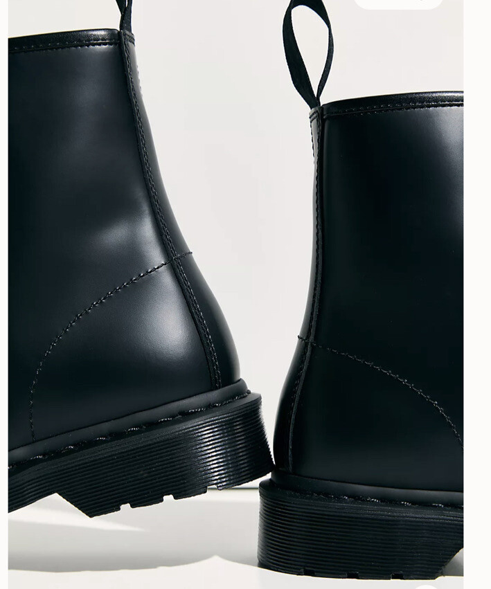 Dr martens 1460 MONO SMOOTH LEATHER LACE UP BOOTS Size 9 Women 8 Men