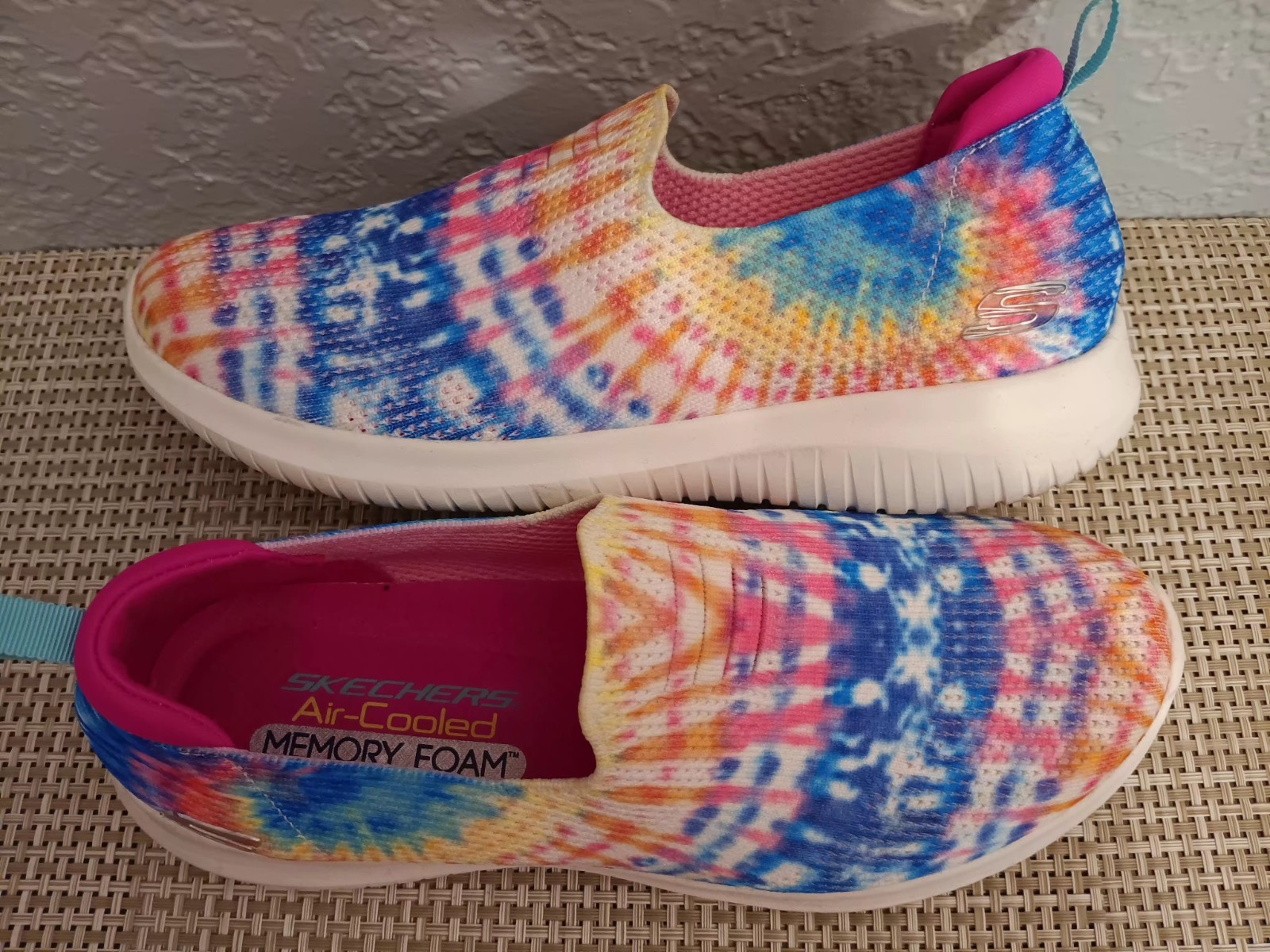 SKECHERS~Air-Cooled~Memory Foam~TIE-DYE~slip-on~SNEAKERS~comfort shoe~SZ 8.5
