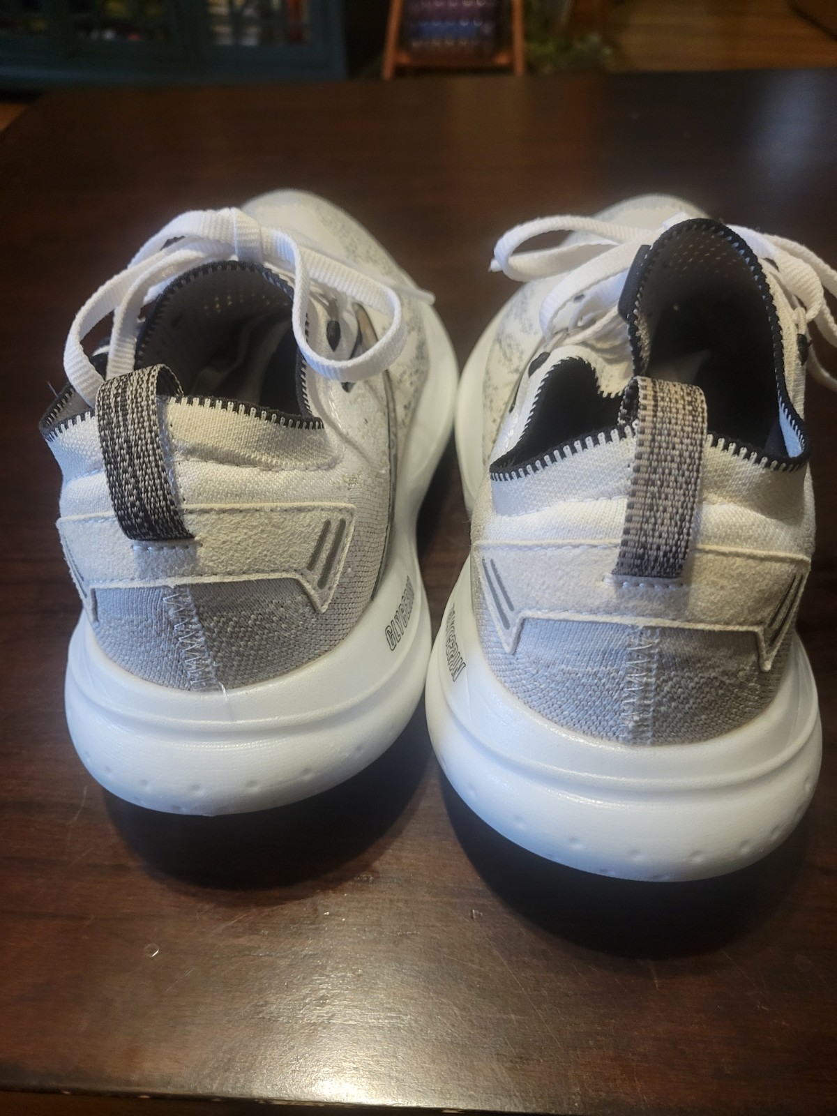 Size 10 – Brooks Glycerin StealthFit 21 White Grey Black W
